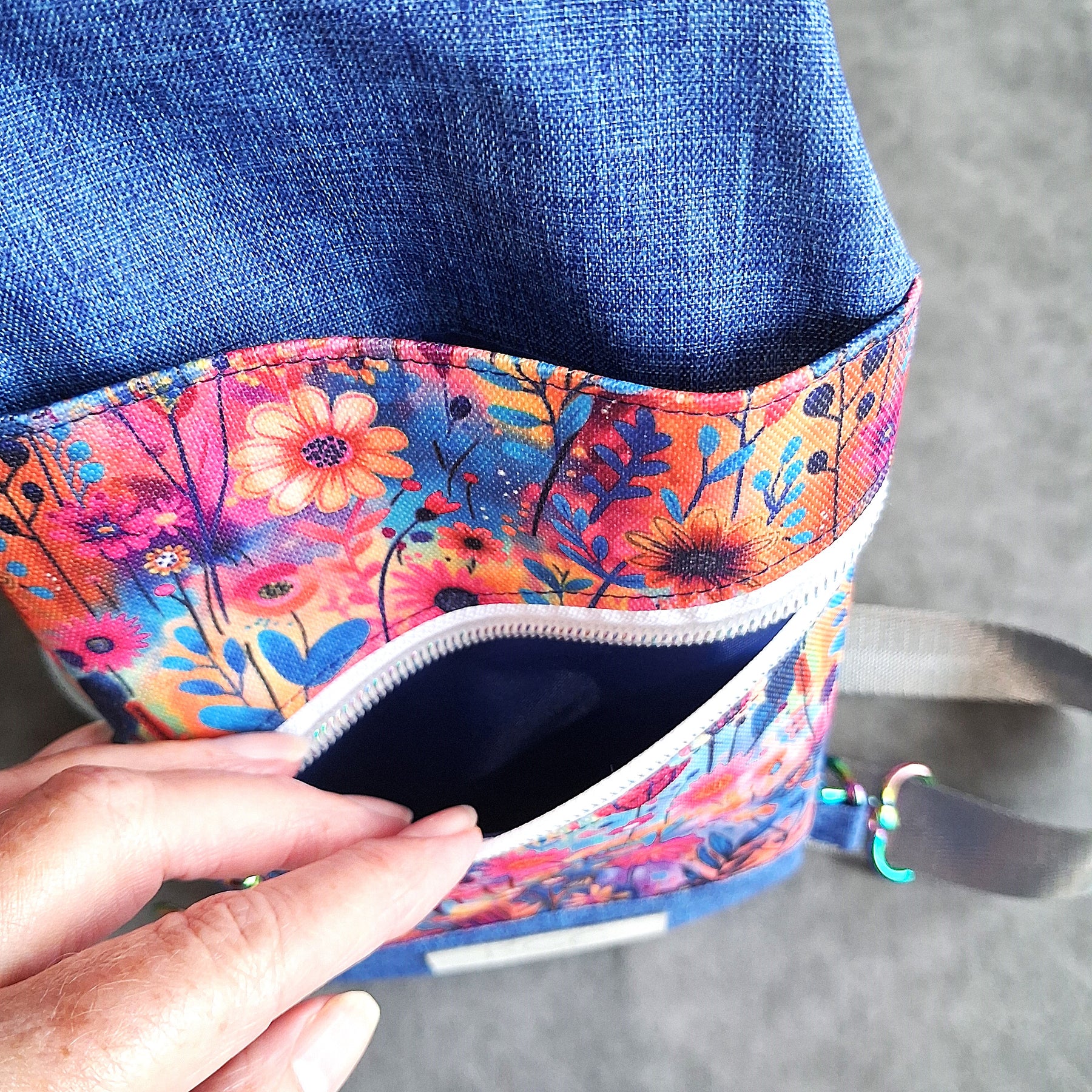 Crossbody Sling Bag – Mini Traveler – Bright Floral/Blue Contrast
