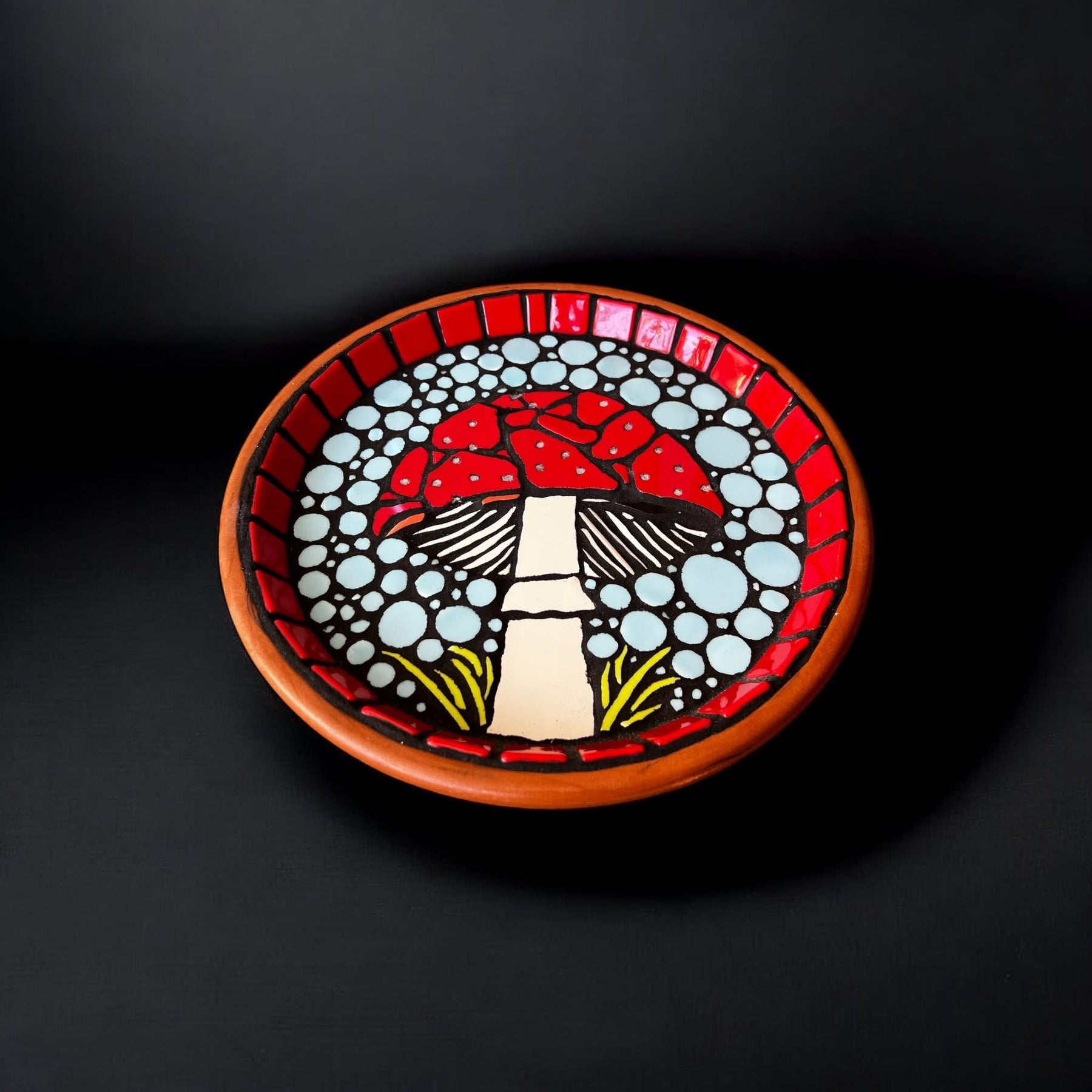Mosaic Bird/Bee Bath. Fungi.