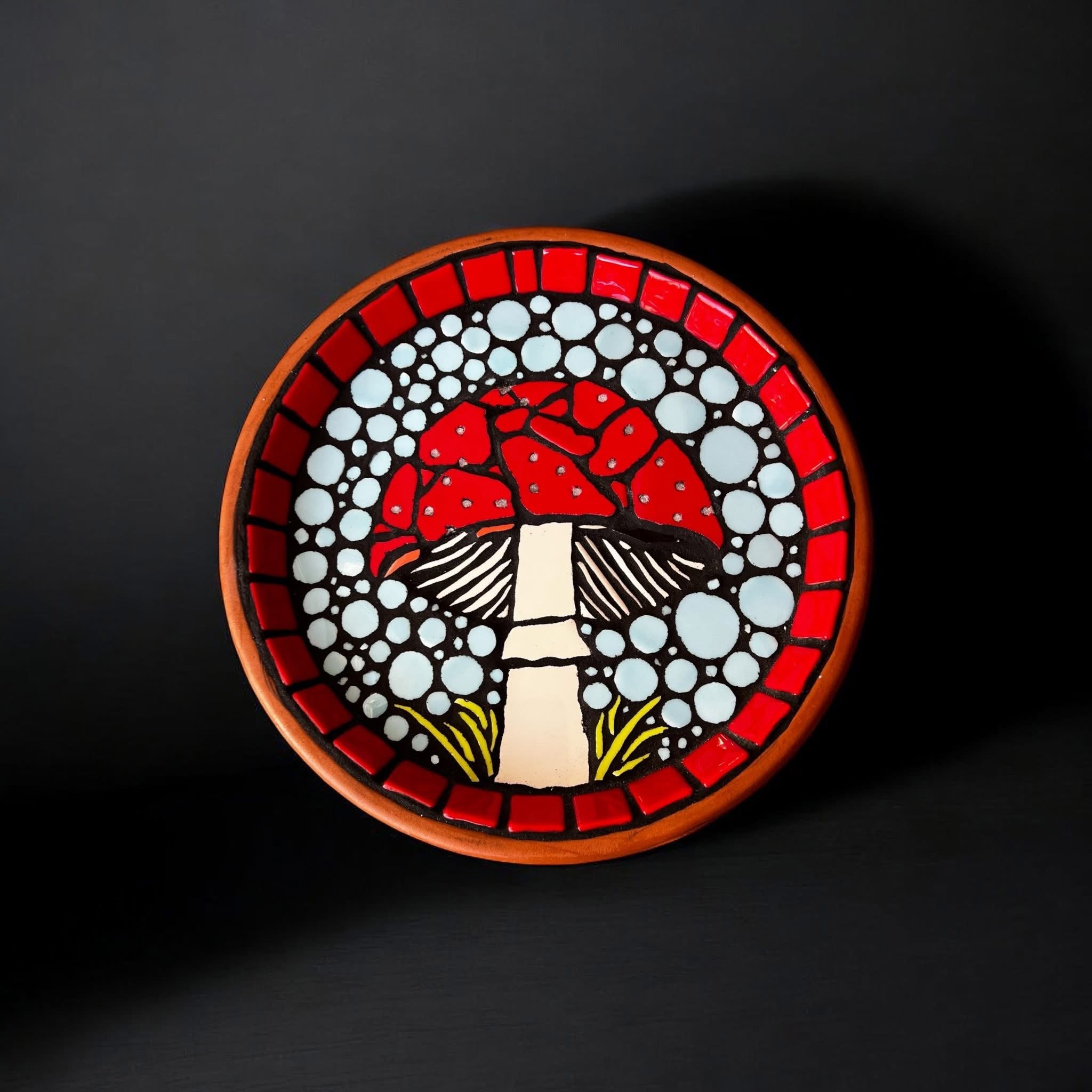 Mosaic Bird/Bee Bath. Fungi.
