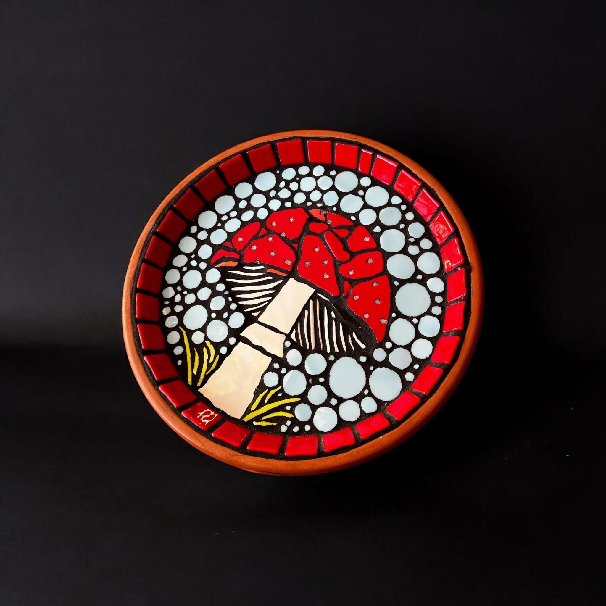 Mosaic Bird/Bee Bath. Fungi.