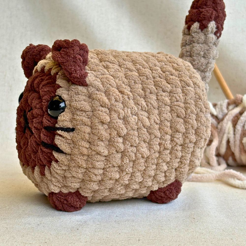 'SIMI' Crochet Loaf Cat - Brown Two-Tone