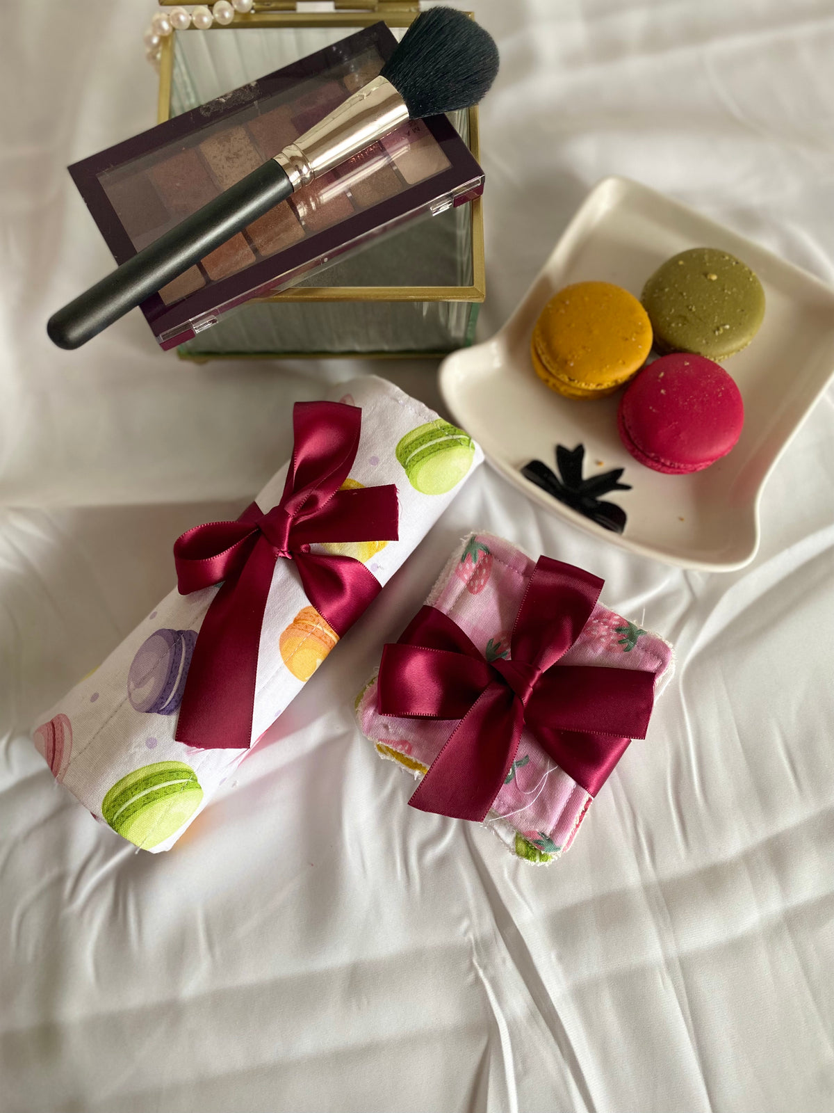 🍓 Foodie-Inspired Makeup Brush Roll & Reusable Makeup Pad Set
