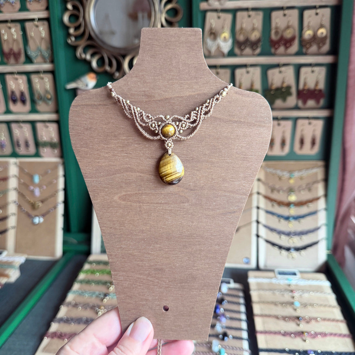 Macrame Filigree Choker Collier with Gemstone Drop