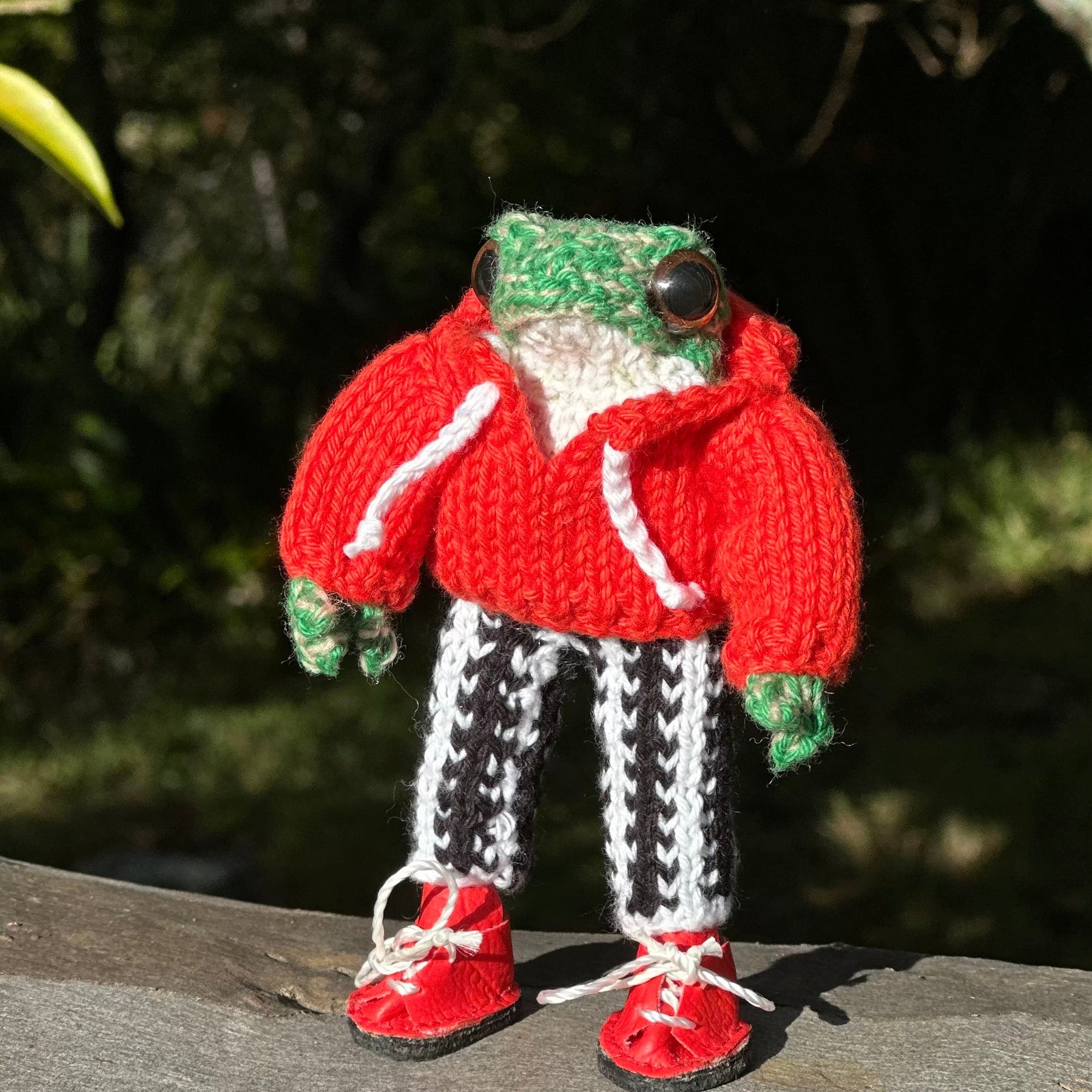 Little Knitted Frog Figurine, 12cm