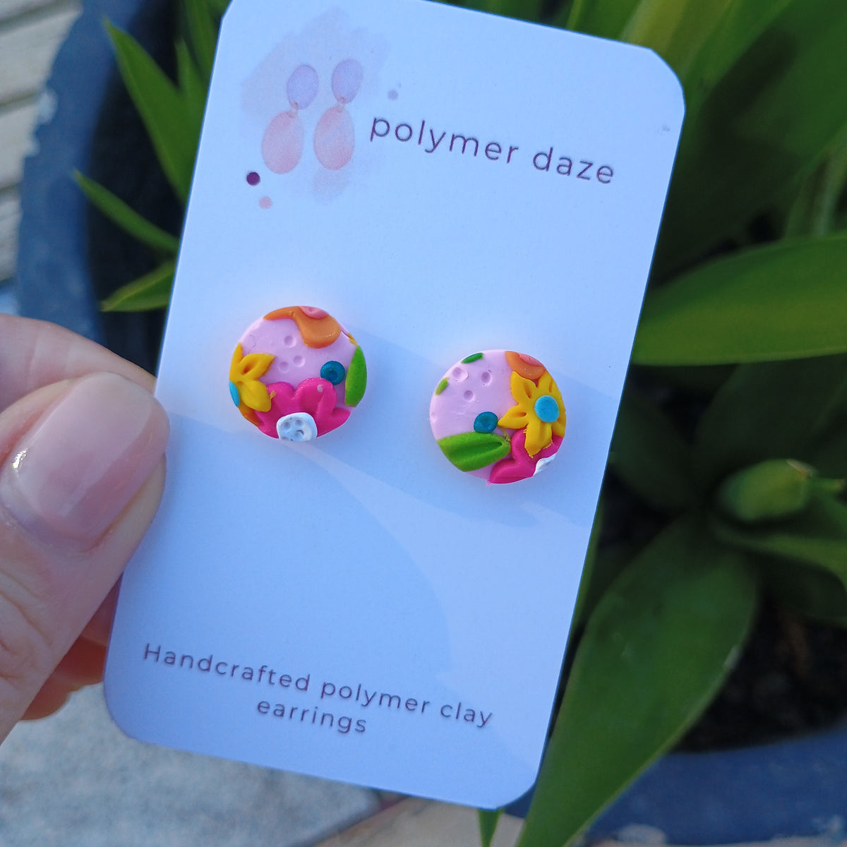 Pretty flower stud earring