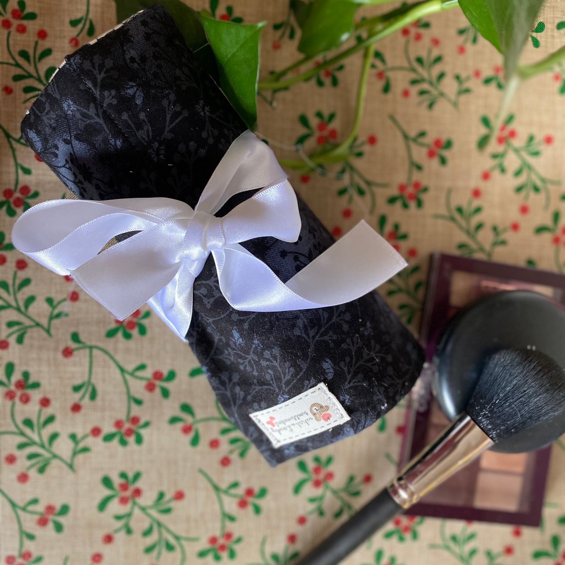 Black & White Floral Cosmetic Makeup Brush Roll
