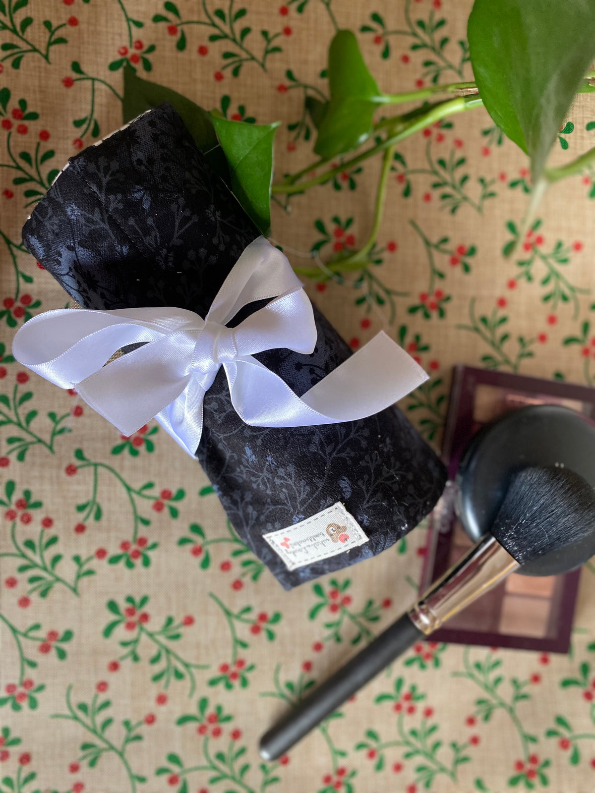 Black & White Floral Cosmetic Makeup Brush Roll