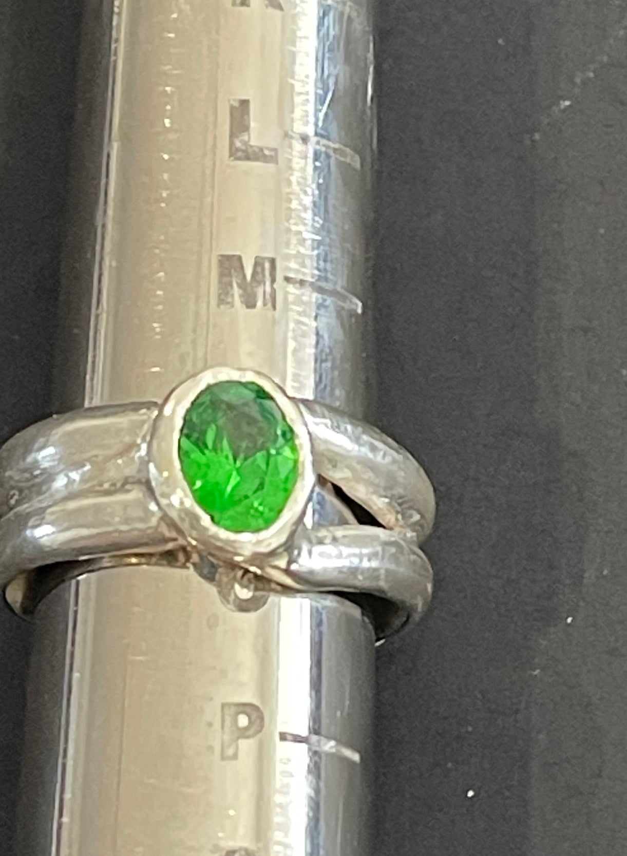 Stunning Emerald double shank 925 Stirling silver ring
