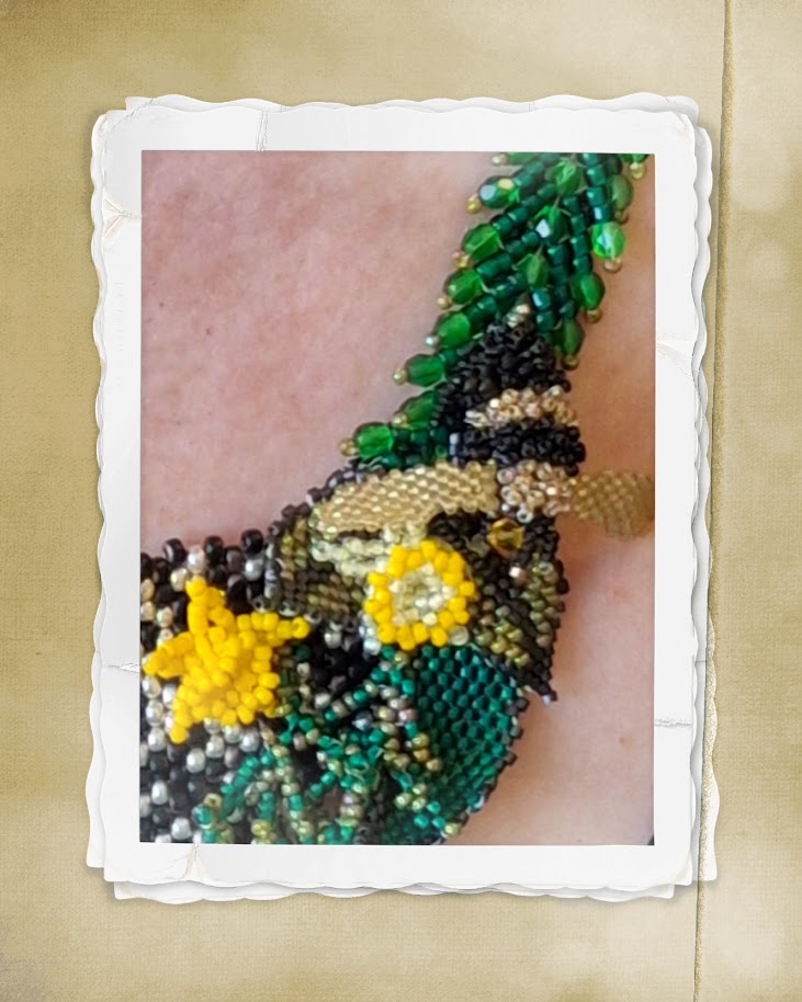 Garden necklace with daffodil and bee