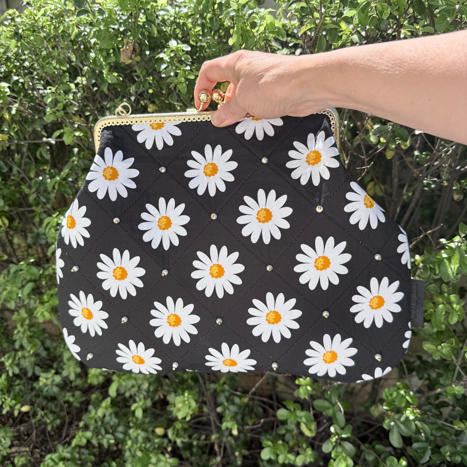‘Field of daisies’ metal frame purse