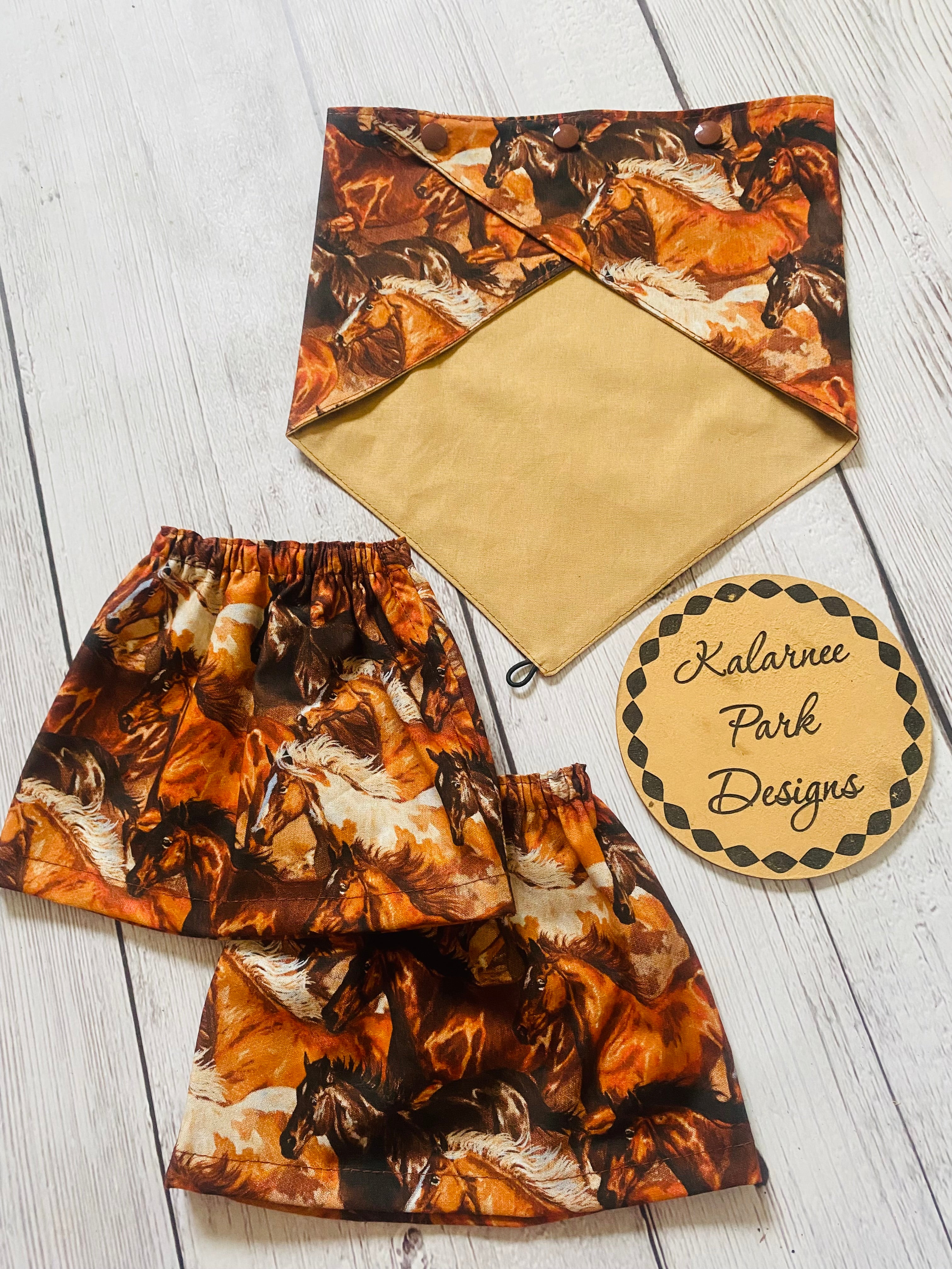 ''Roaming Free'' Ladies Neck Scarf & Sock Saver Set