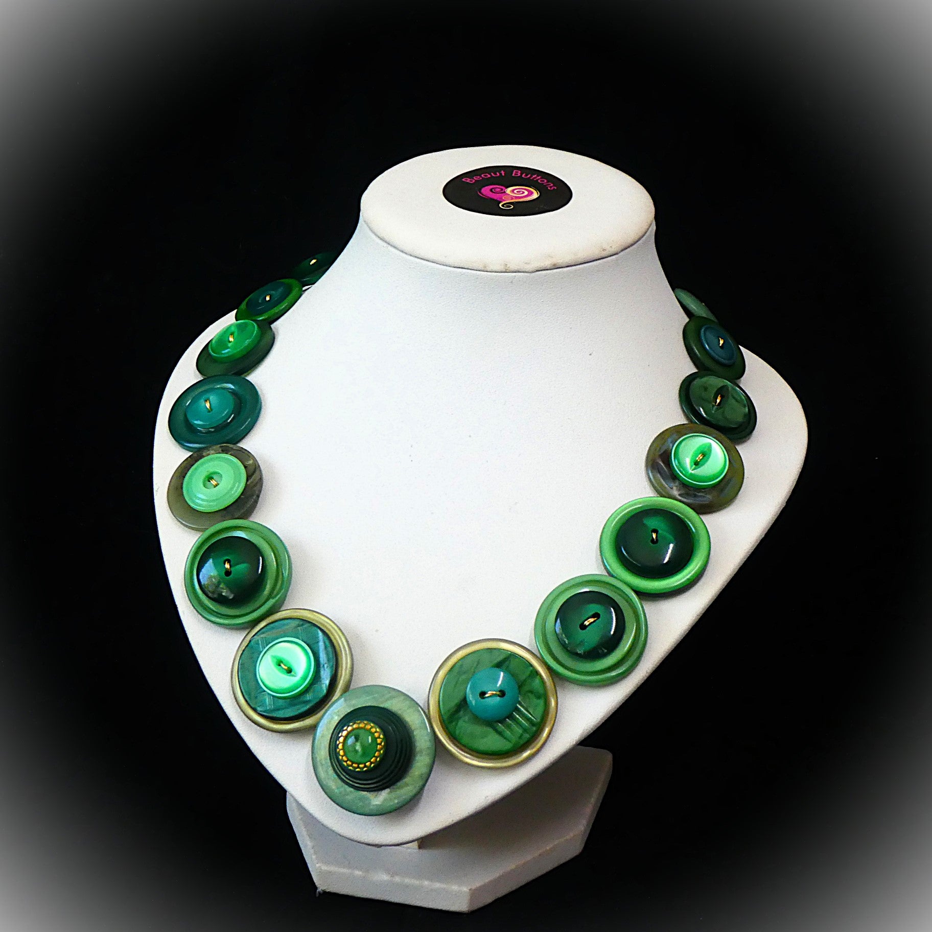 Button necklace - Go Green