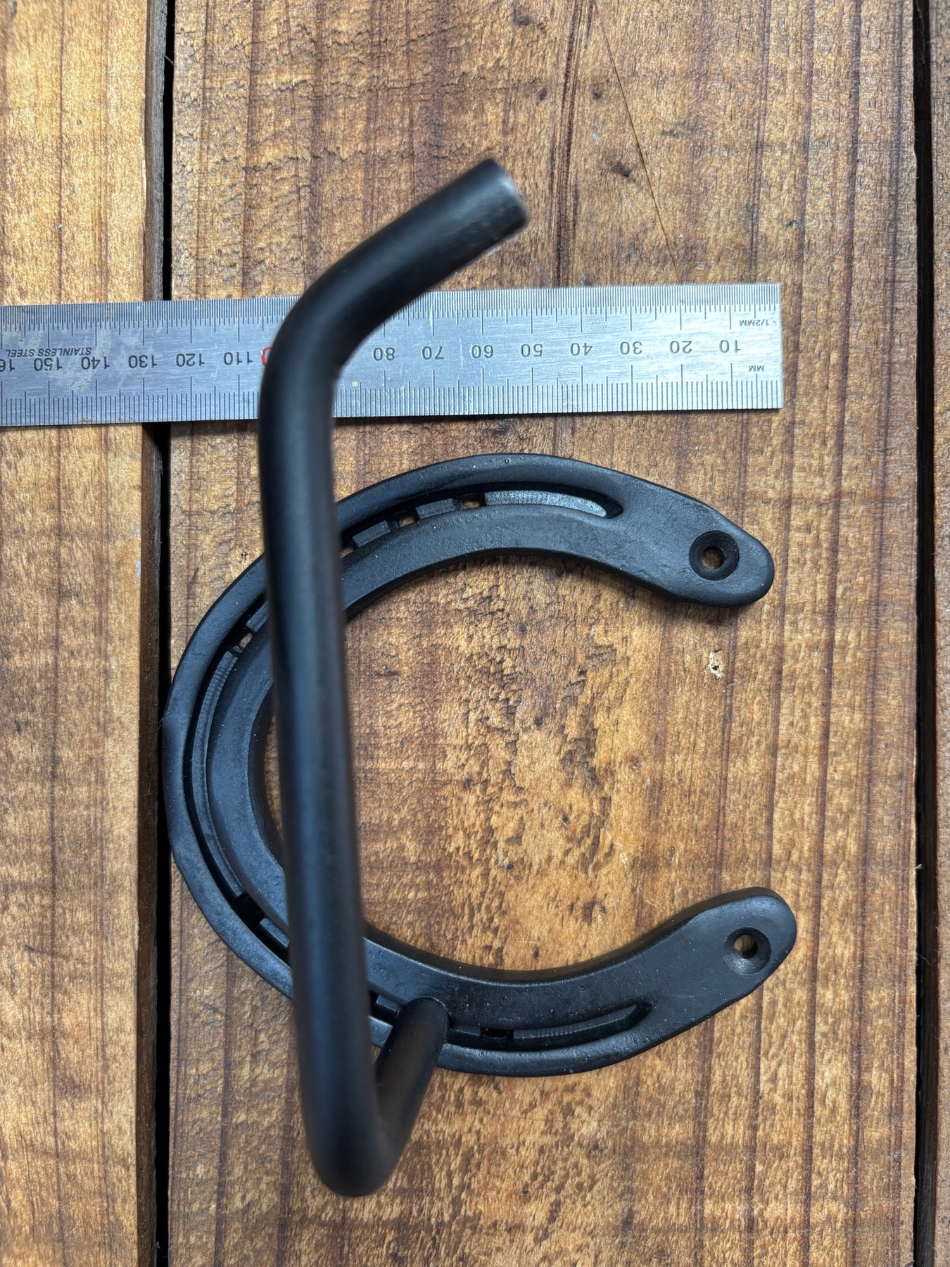Horseshoe Toilet Roll Holder Country Style