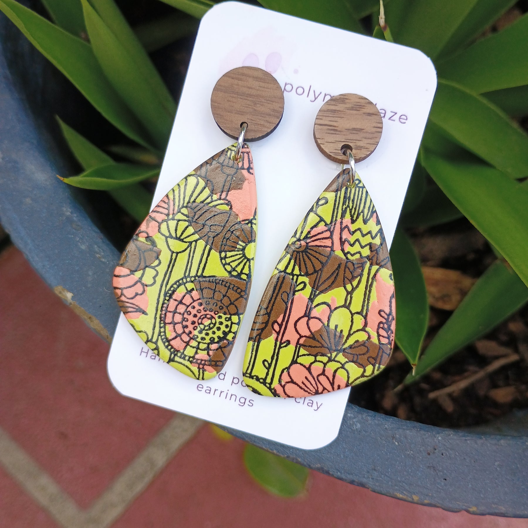 Painted floral with natural wood stud top
