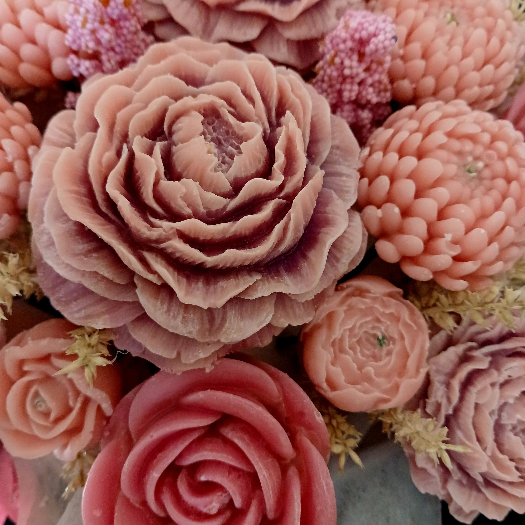 Round Box Bouquet Black Raspberry & Vanilla