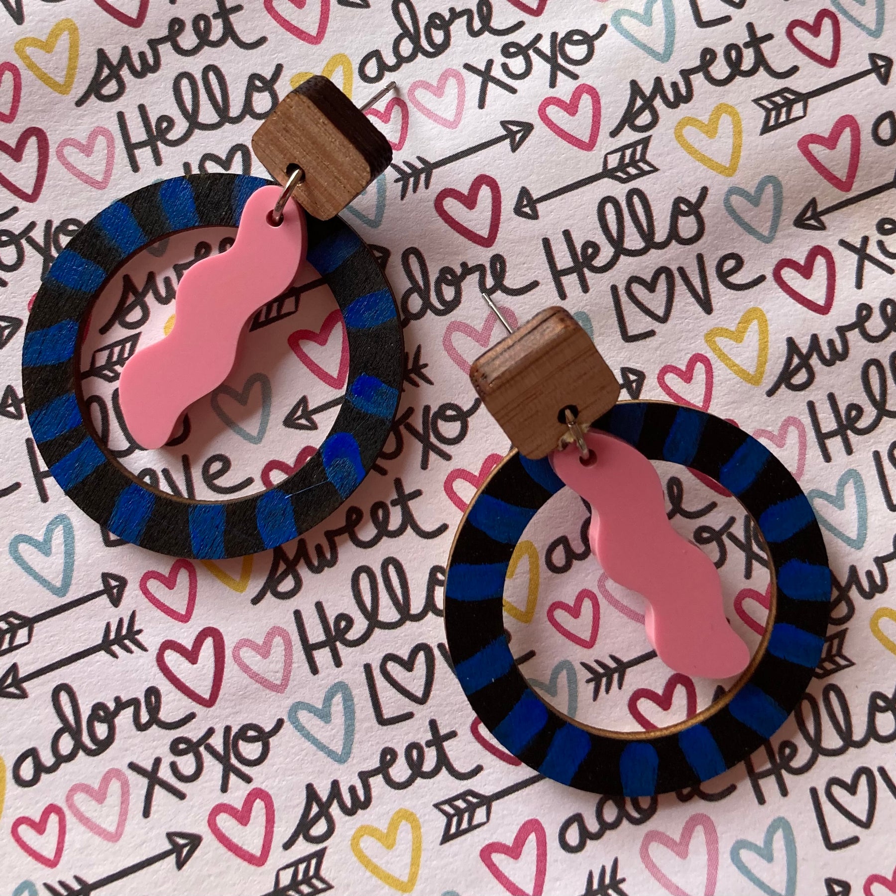 Pink squiggle / Handpainted hoop earrings