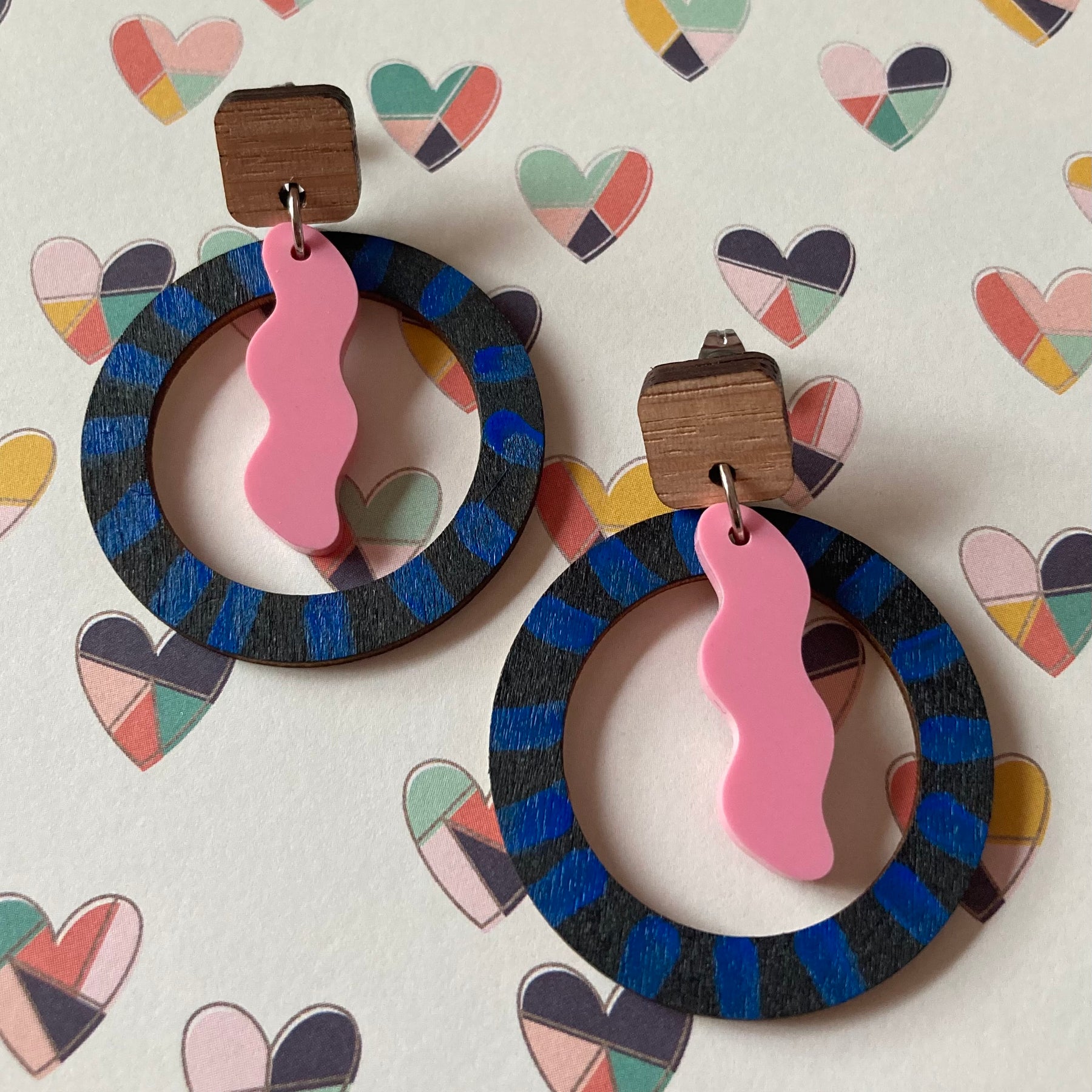 Pink squiggle / Handpainted hoop earrings