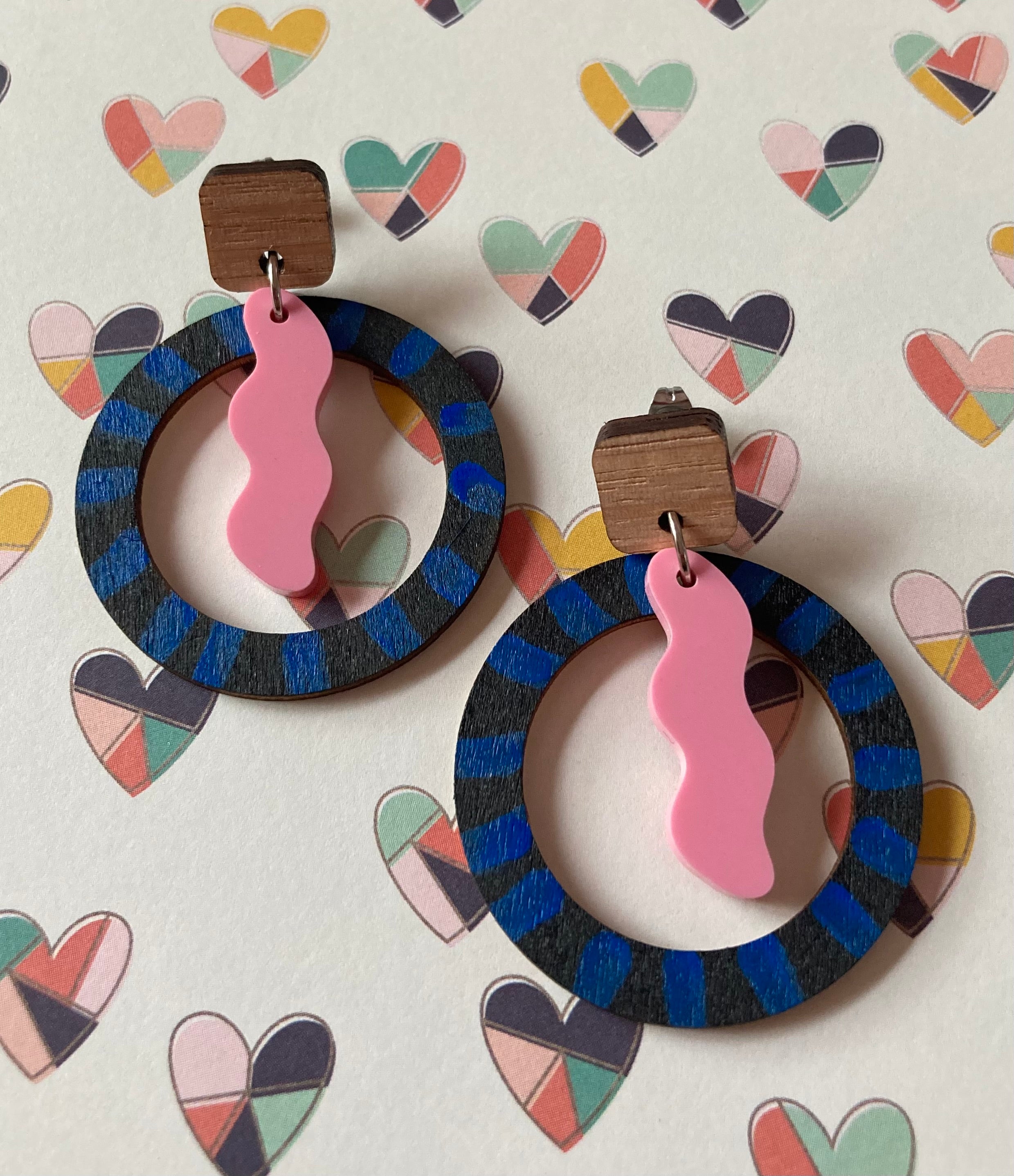 Pink squiggle / Handpainted hoop earrings