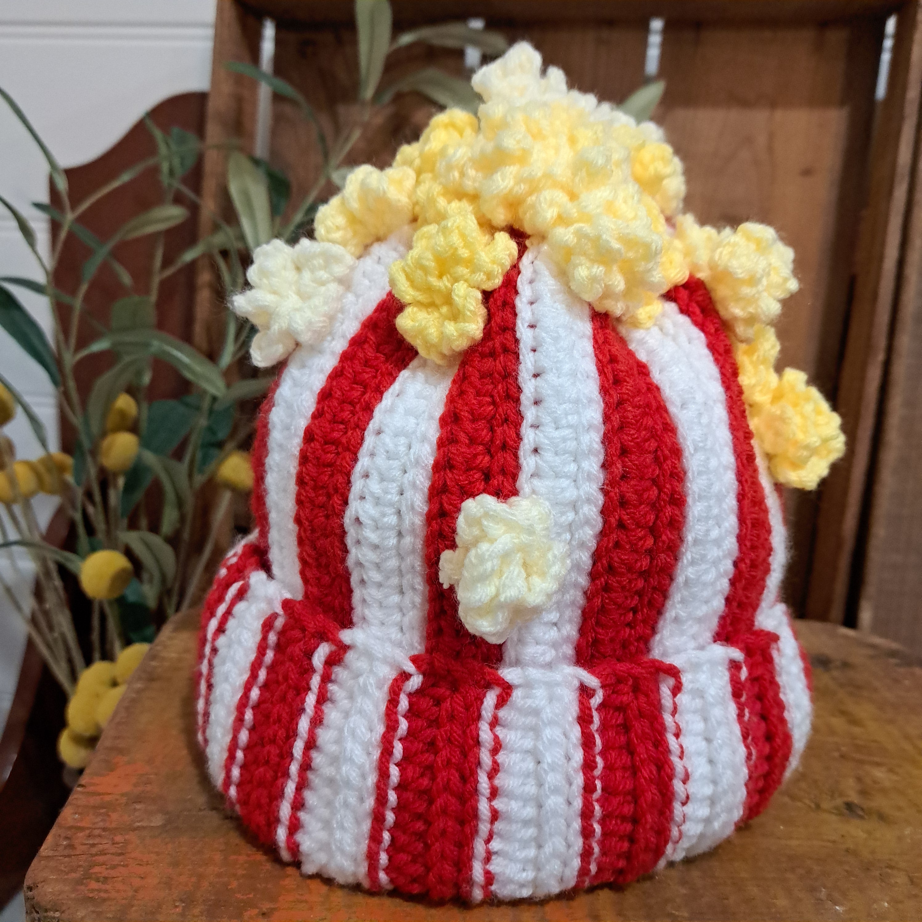 Crochet beanie/ red and white stripe/ popcorn