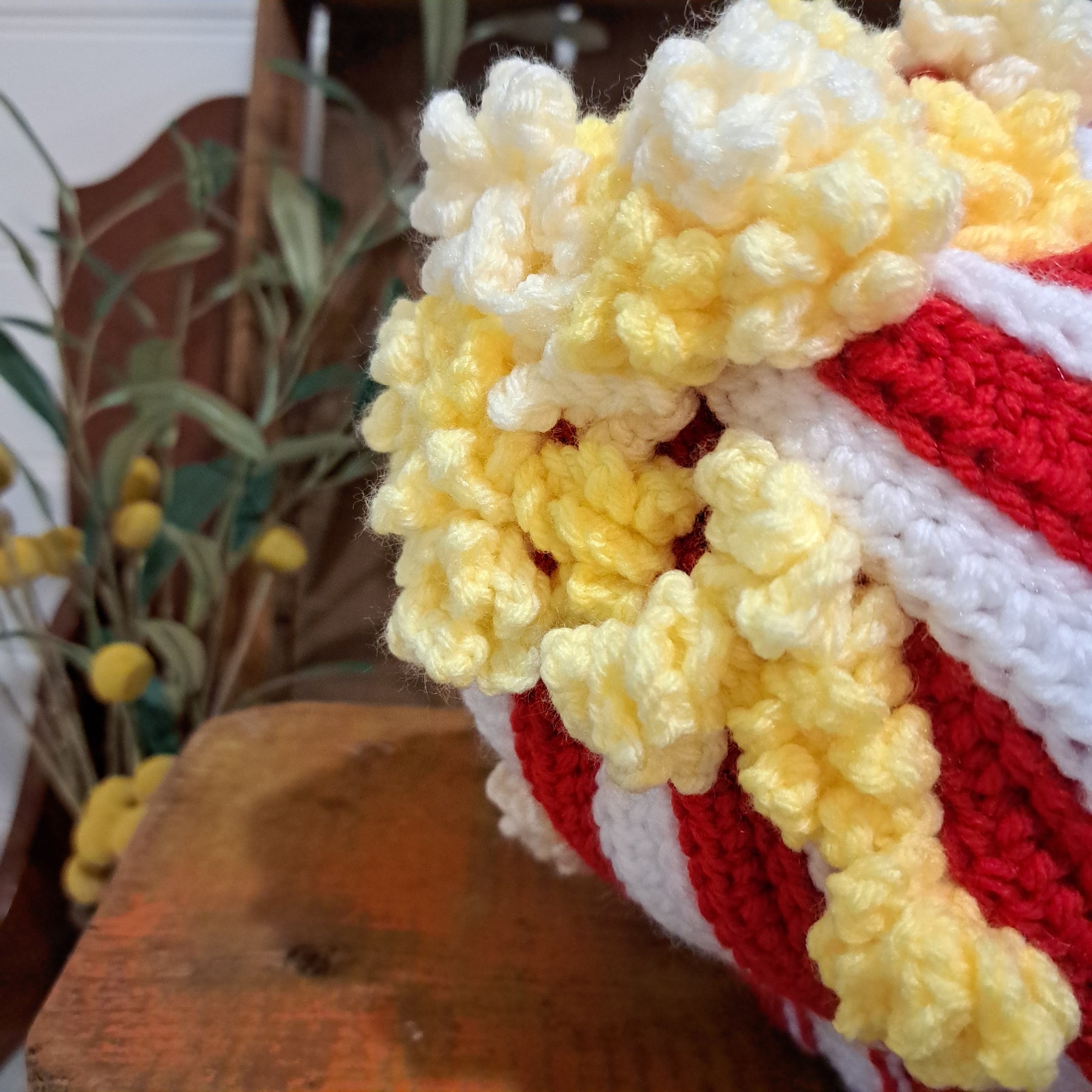 Crochet beanie/ red and white stripe/ popcorn