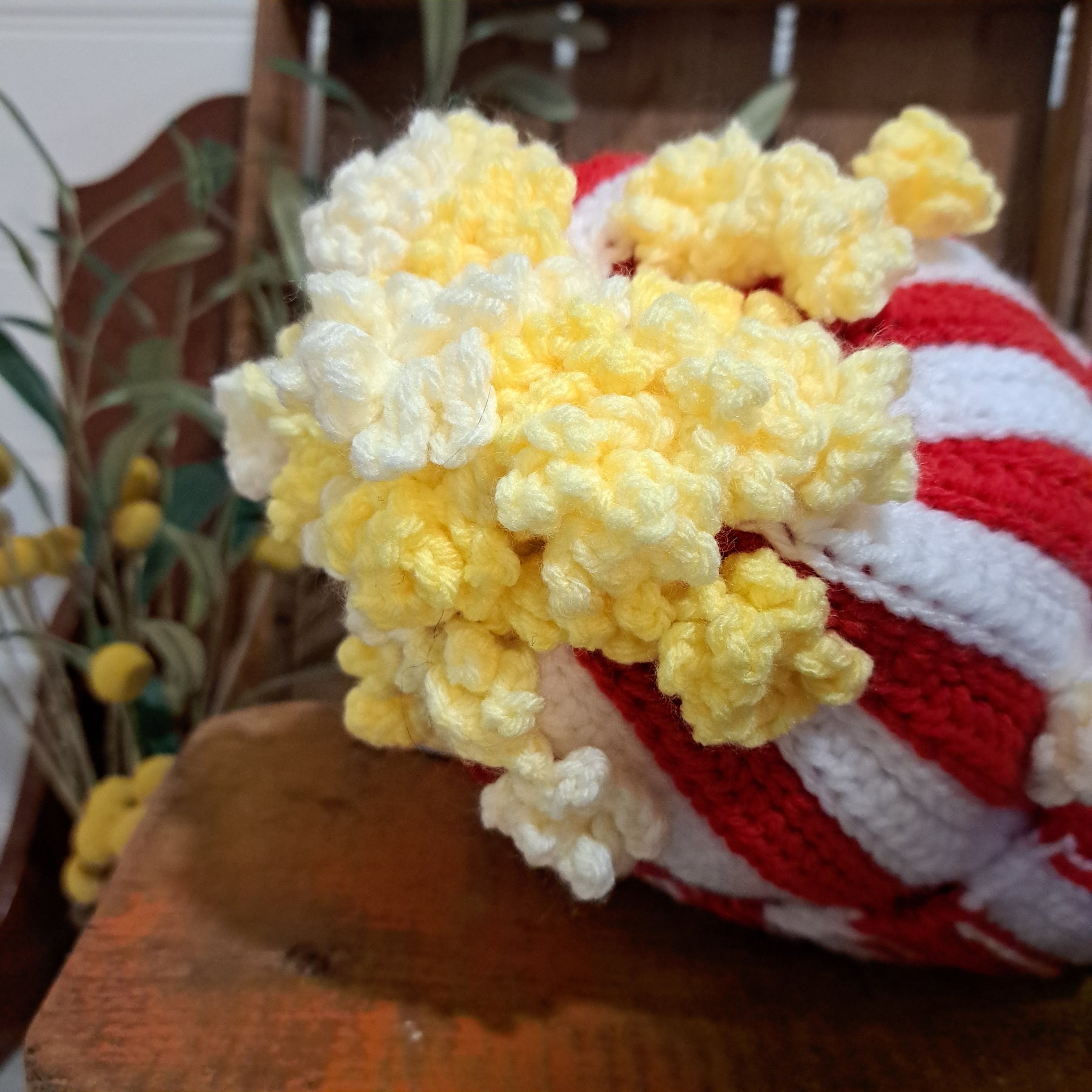 Crochet beanie/ red and white stripe/ popcorn