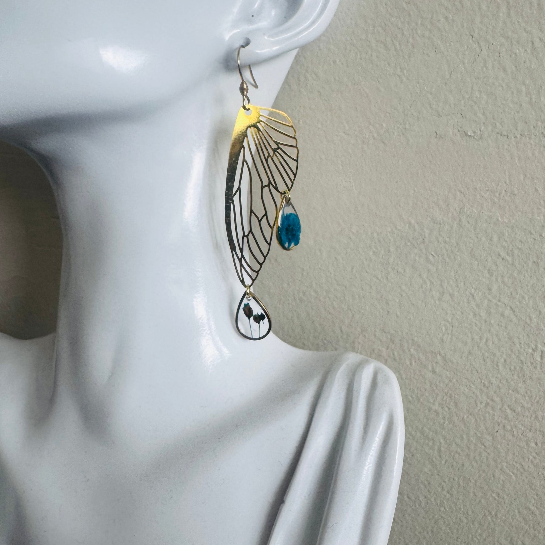 Butterfly resin earring with blue pressed flowers
