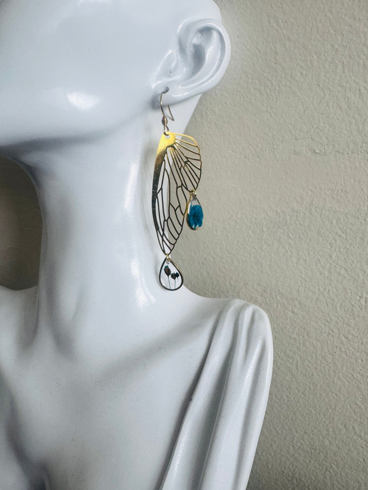 Butterfly resin earring with blue pressed flowers