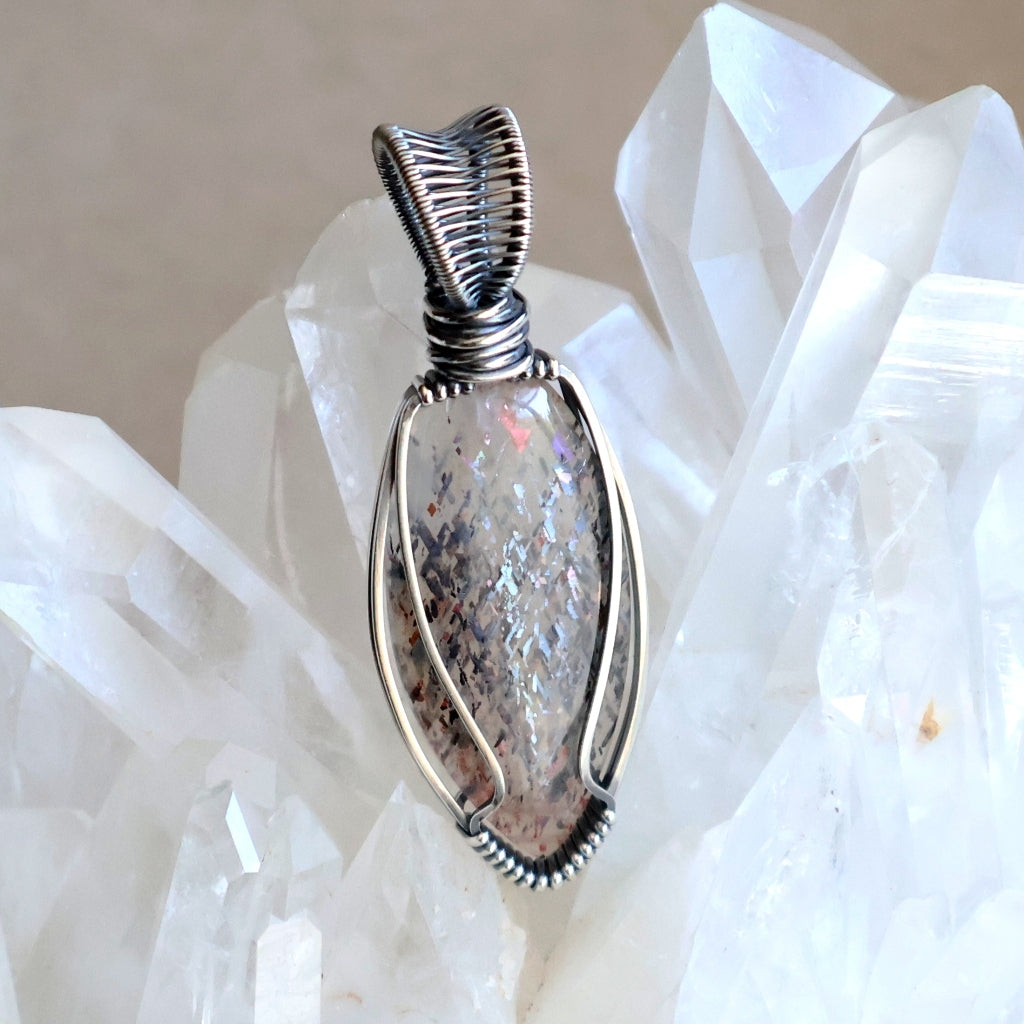 Handcrafted Rainbow Lattice Sunstone Pendant - Talisman of Abundant Blessings