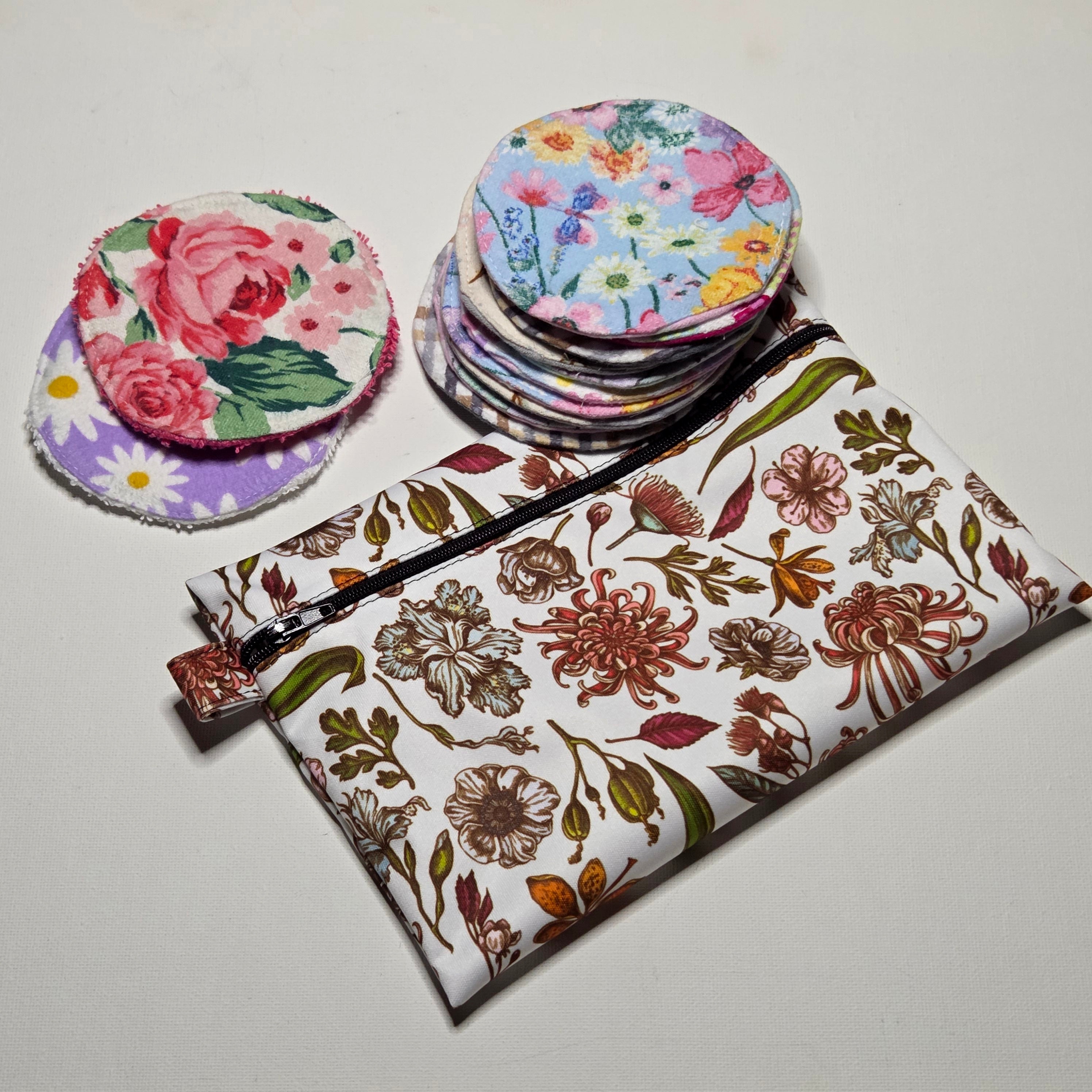 Make-up remover wipes and wet bag set