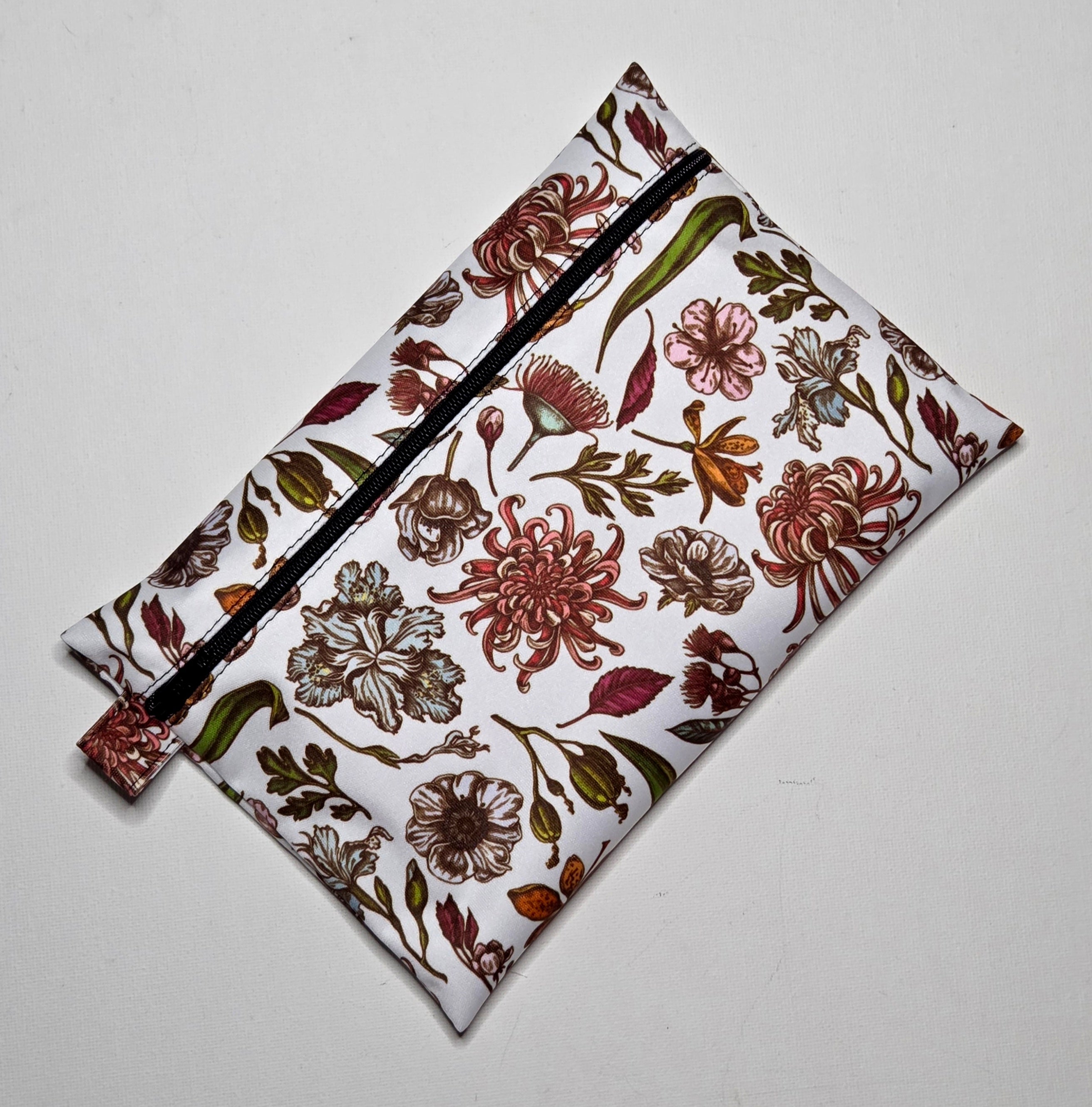 Make-up remover wipes and wet bag set