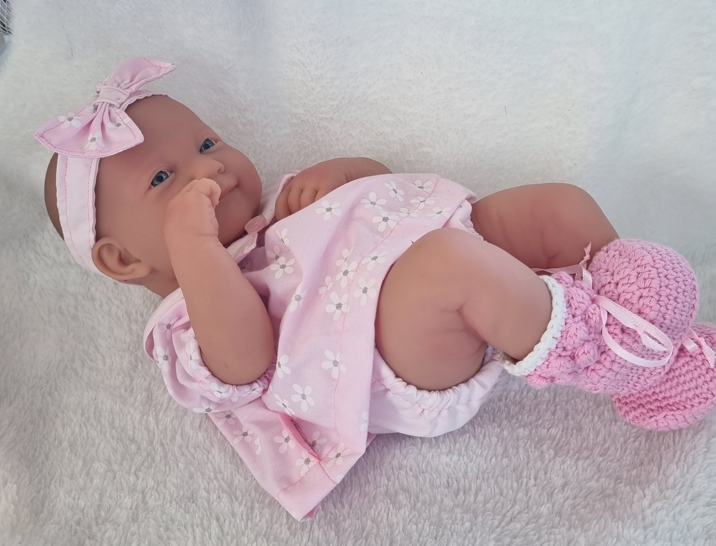 Handmade – Pretty in Pink outfit – 4-piece set – fit Preemie Baby or Reborn baby doll – BB24