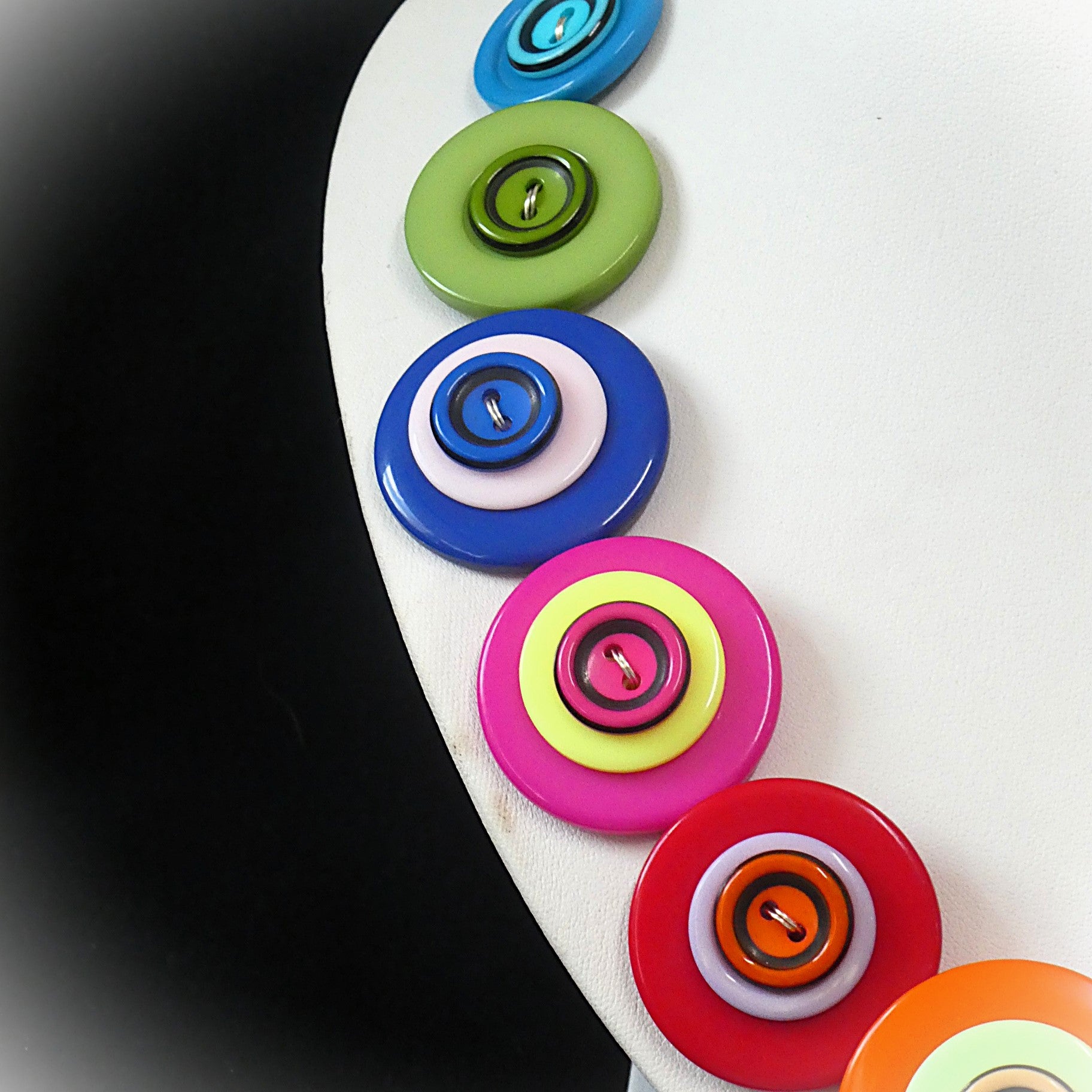 Button necklace and earrings - Round and Round