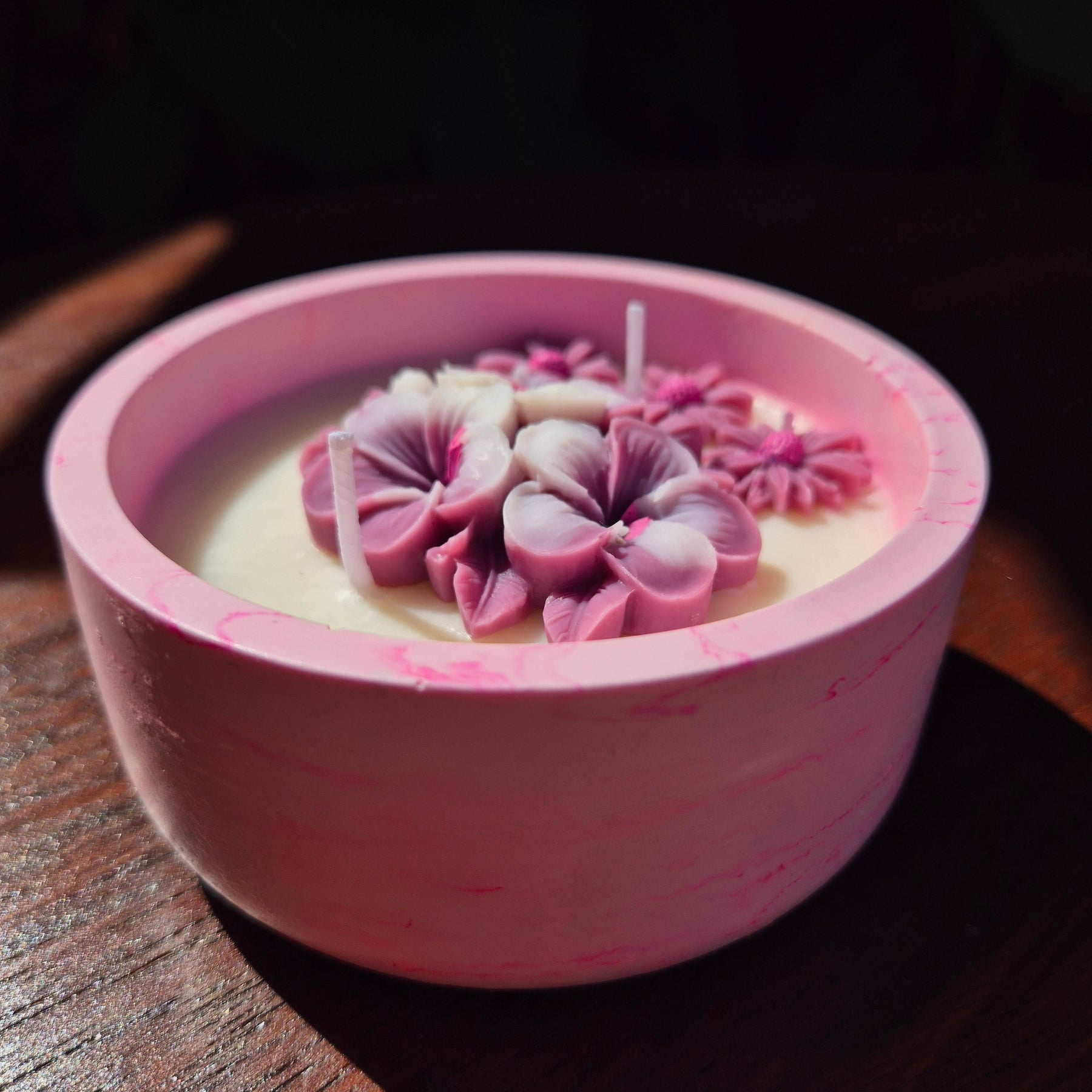 Round pink concrete bowl candle with rose and lavender scent