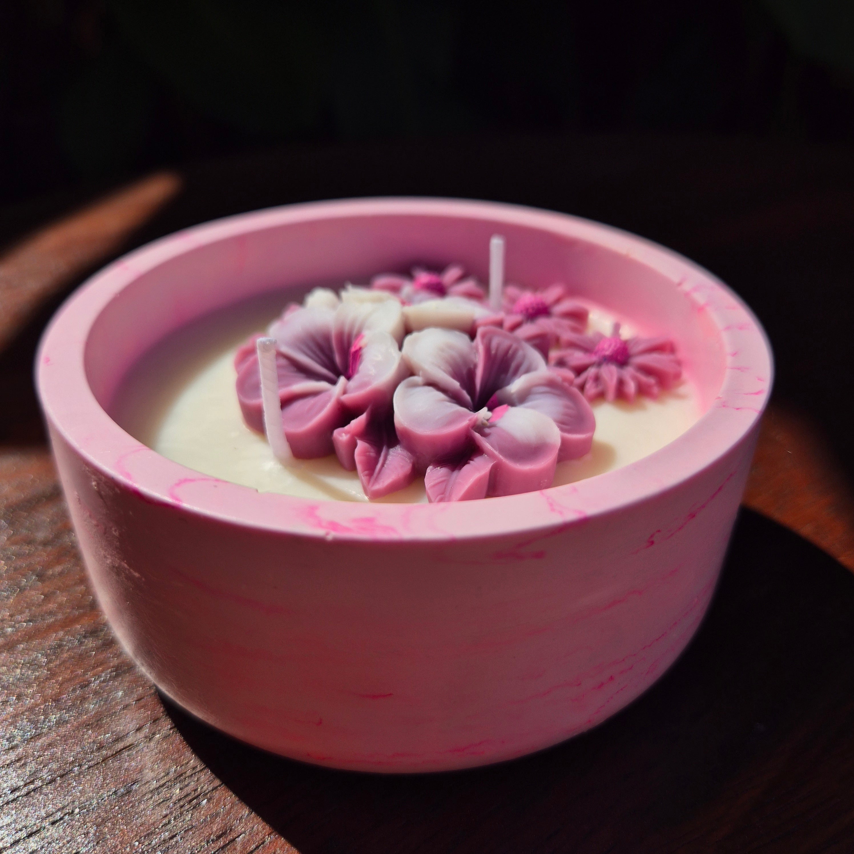 Round pink concrete bowl candle with rose and lavender scent