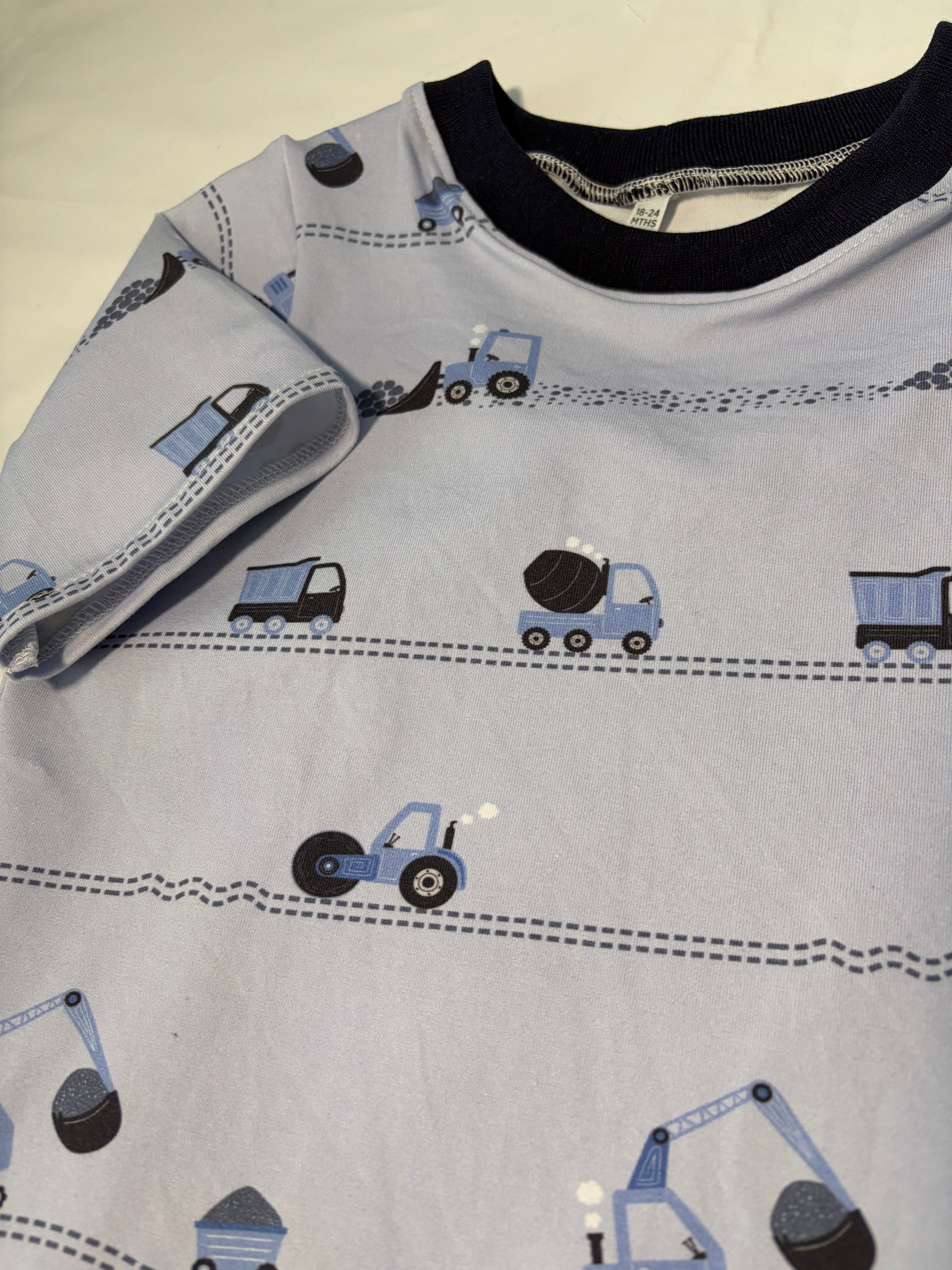 EOFY SALE EARTHMOVERS TEE SHIRT 2-3 YEARS