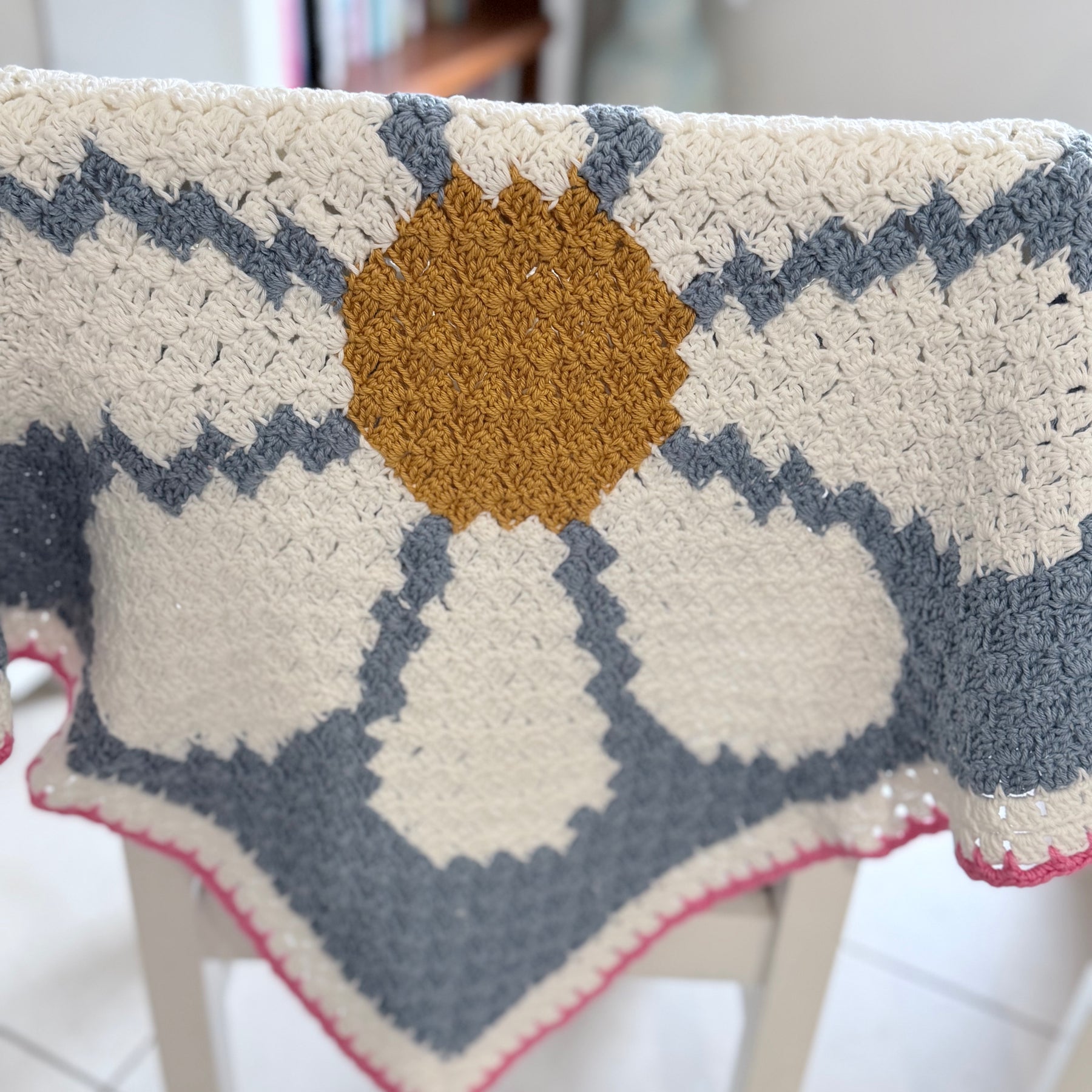#129 -Daisy Lap Size Blanket/Baby Blanket