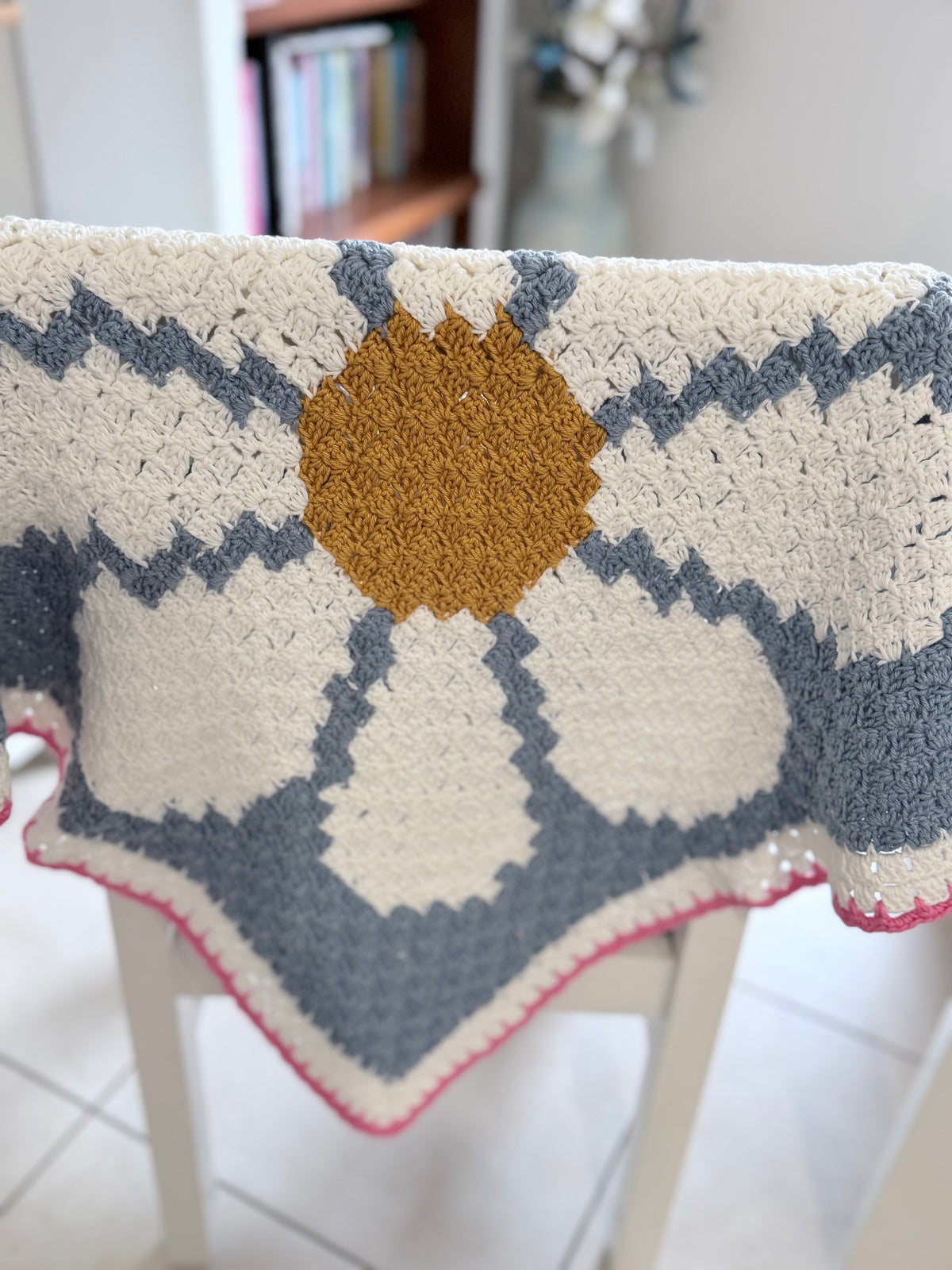 #129 -Daisy Lap Size Blanket/Baby Blanket