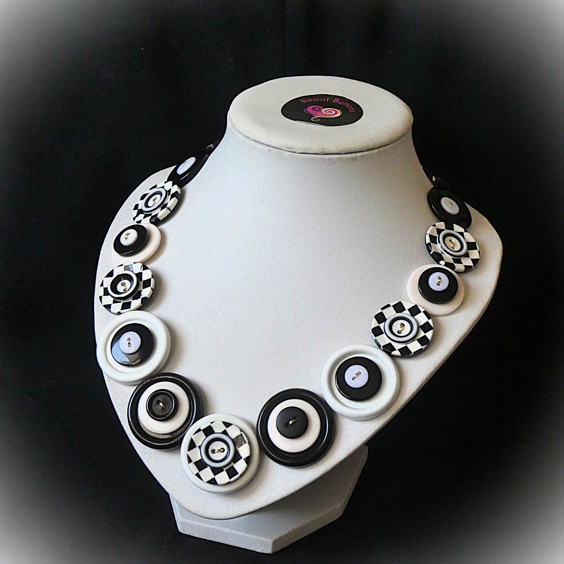 Button necklace and earrings - Checkmate