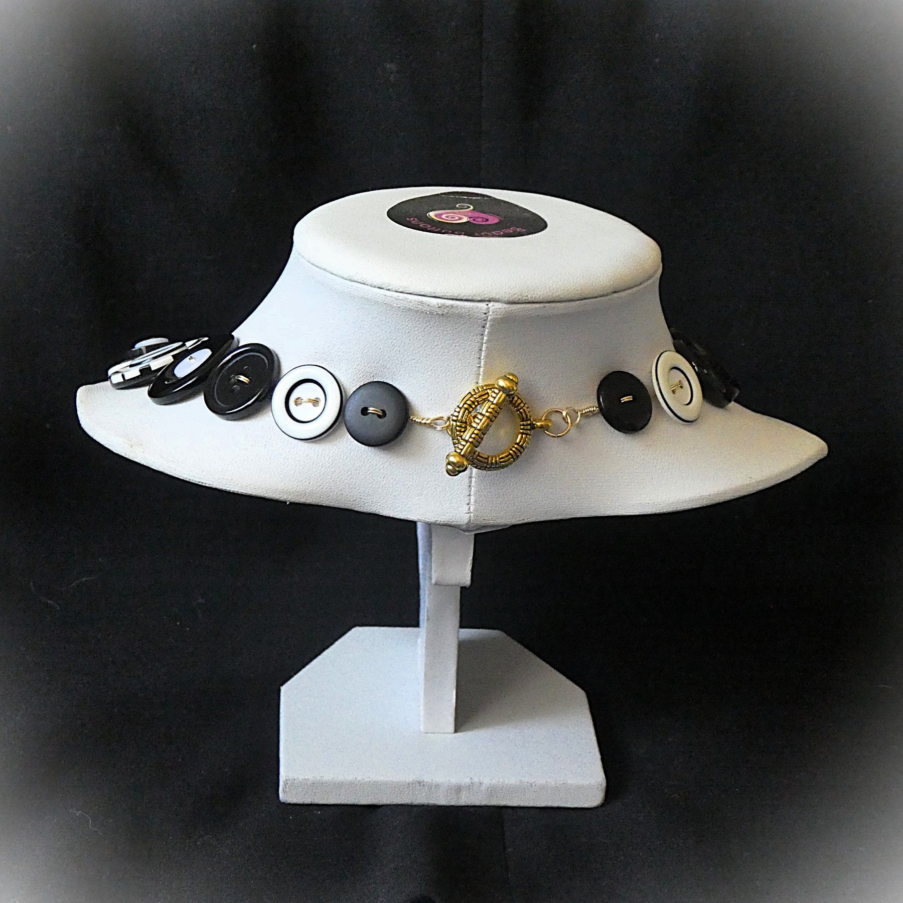 Button necklace and earrings - Checkmate