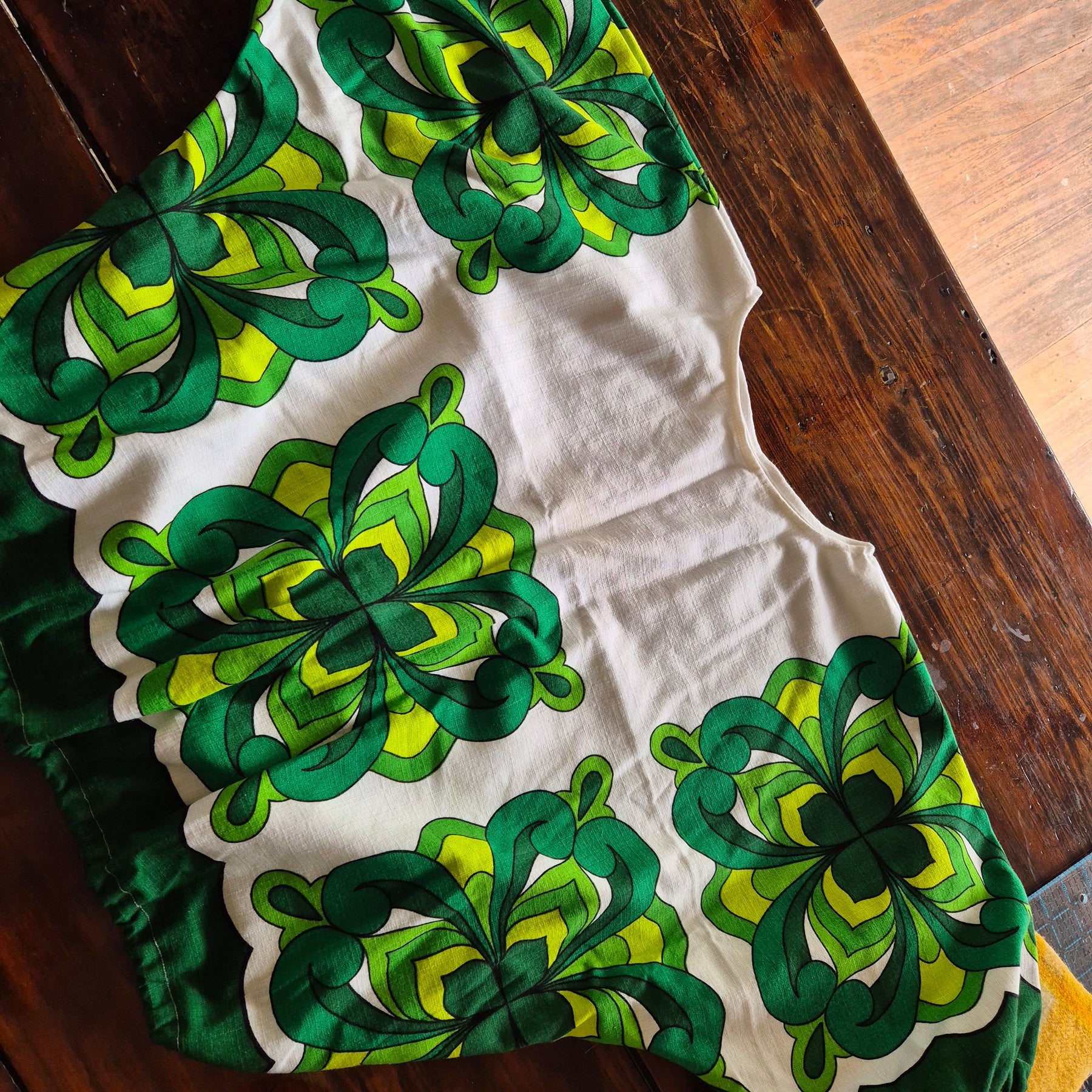 Upcycled Vintage Tablecloth top. Bold Green design
