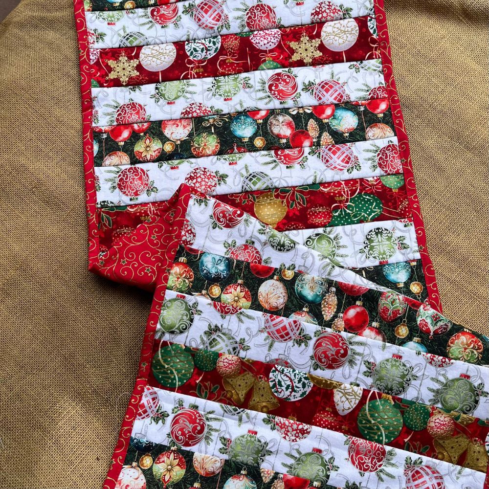 Christmas table runner | Reversible | Christmas Baubles