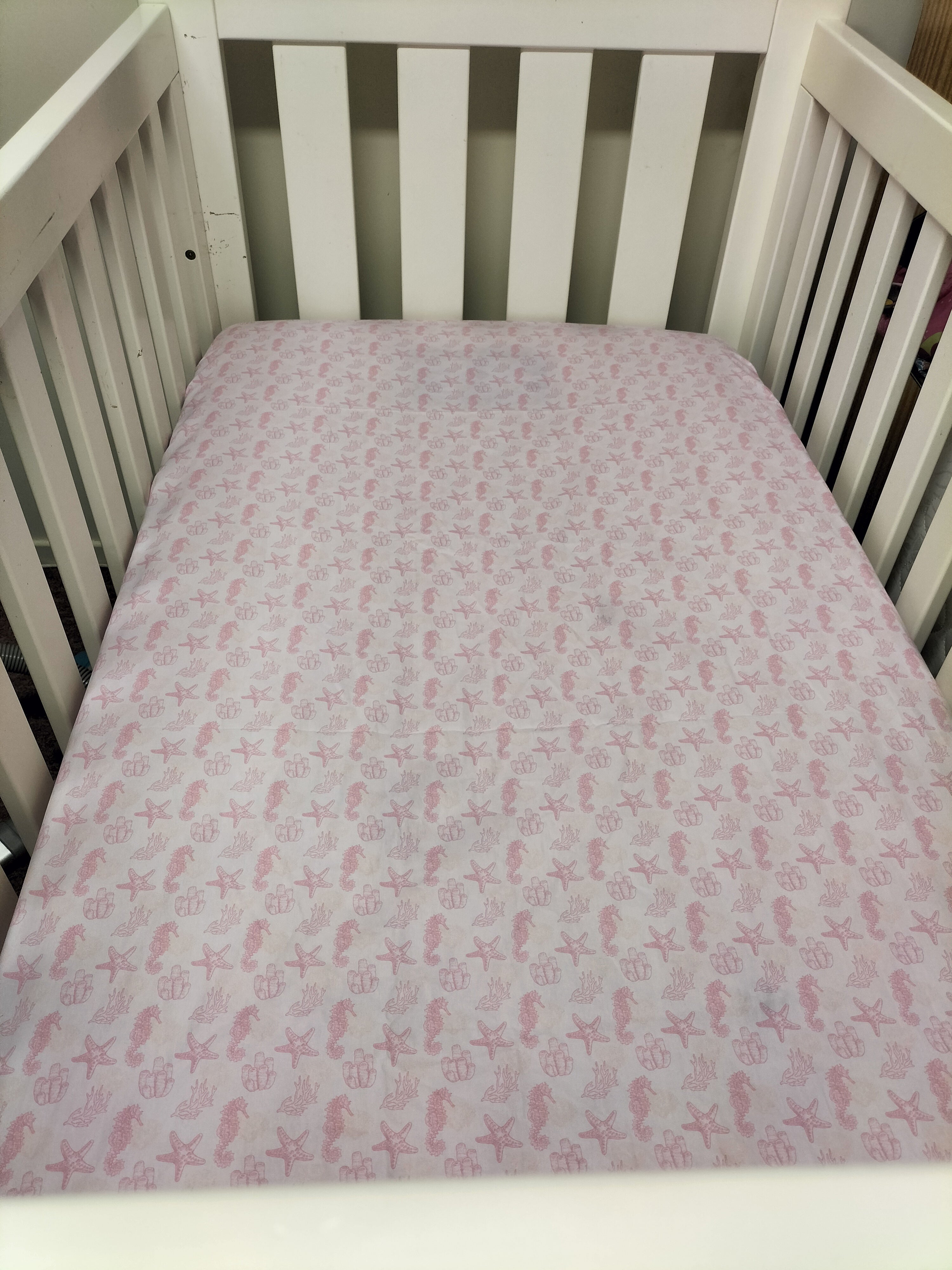 FITTED COT SHEET - SEAHORSES, STAR FISH AND CORAL