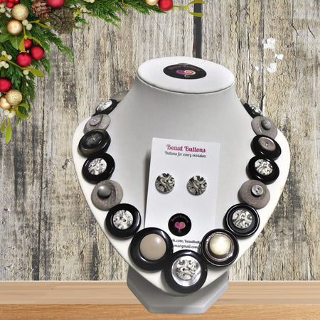 Button necklace and earrings - Hot Chocolate