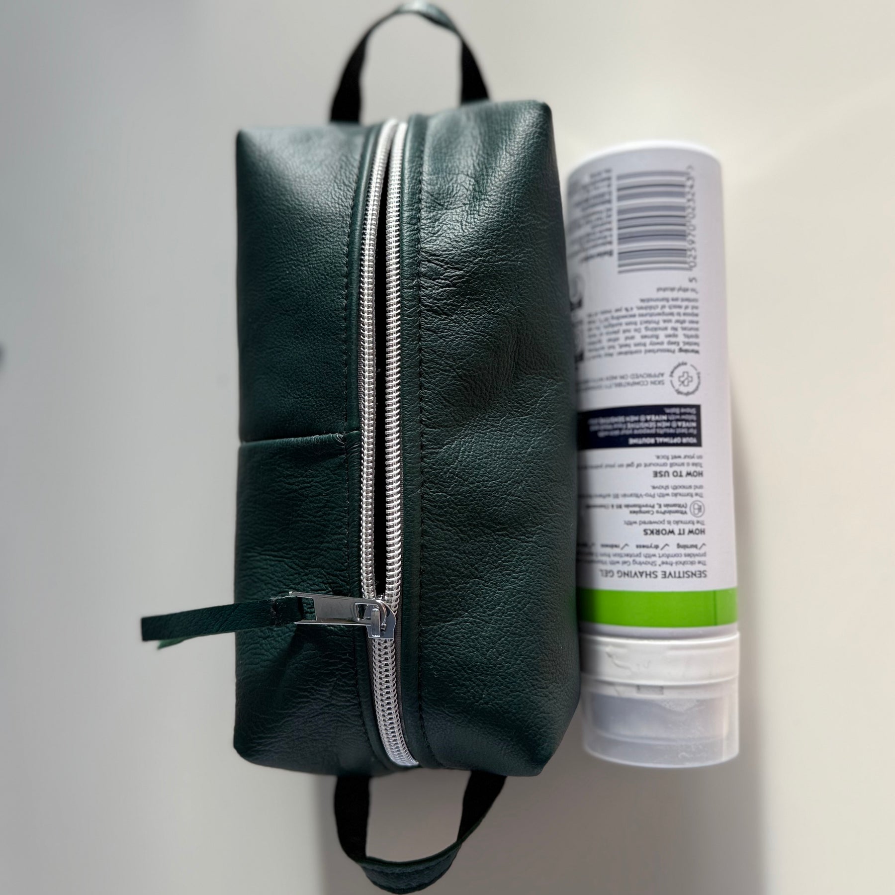 Men’s toiletries / cables bag