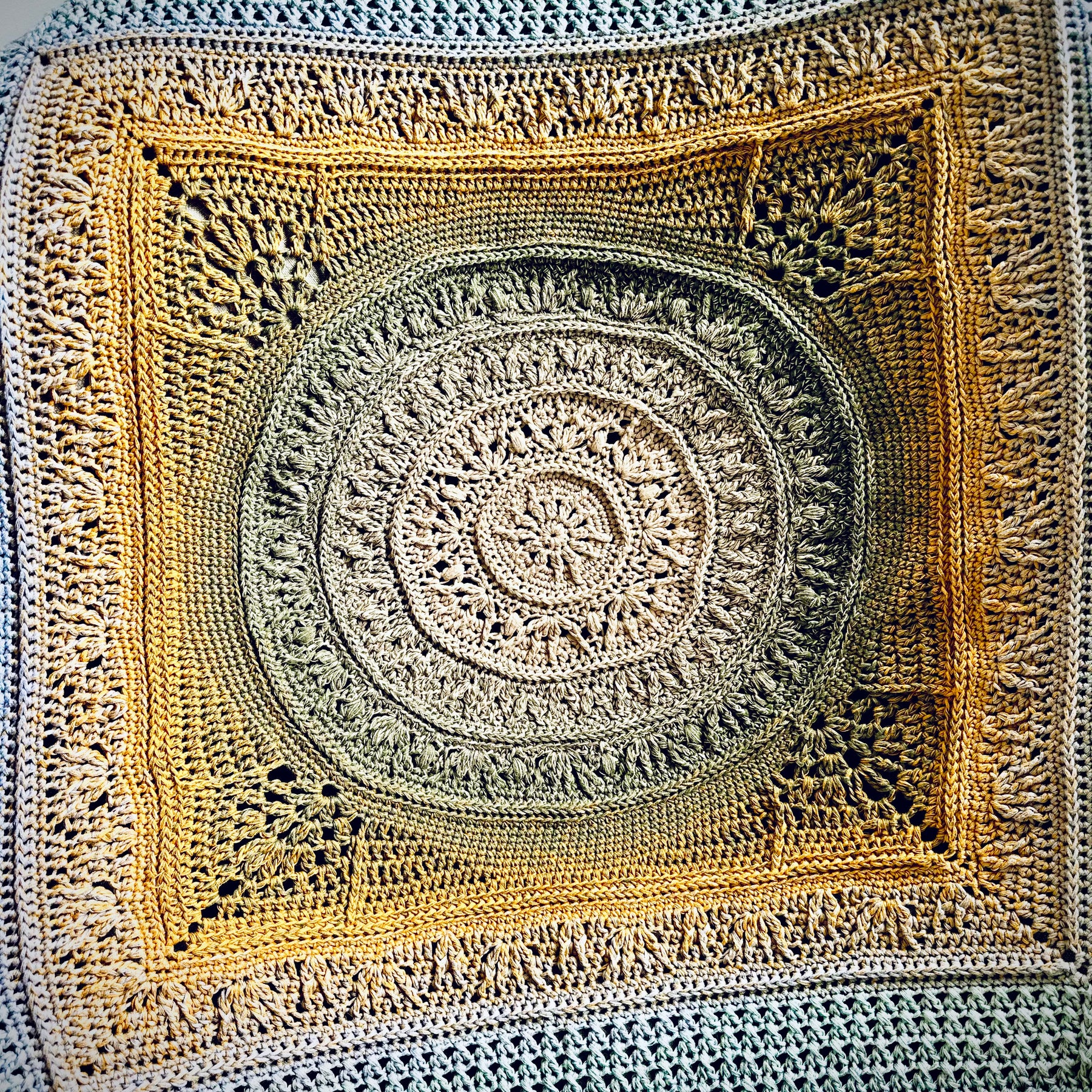 Large Heirloom Throw blanket, Crocheted blanket