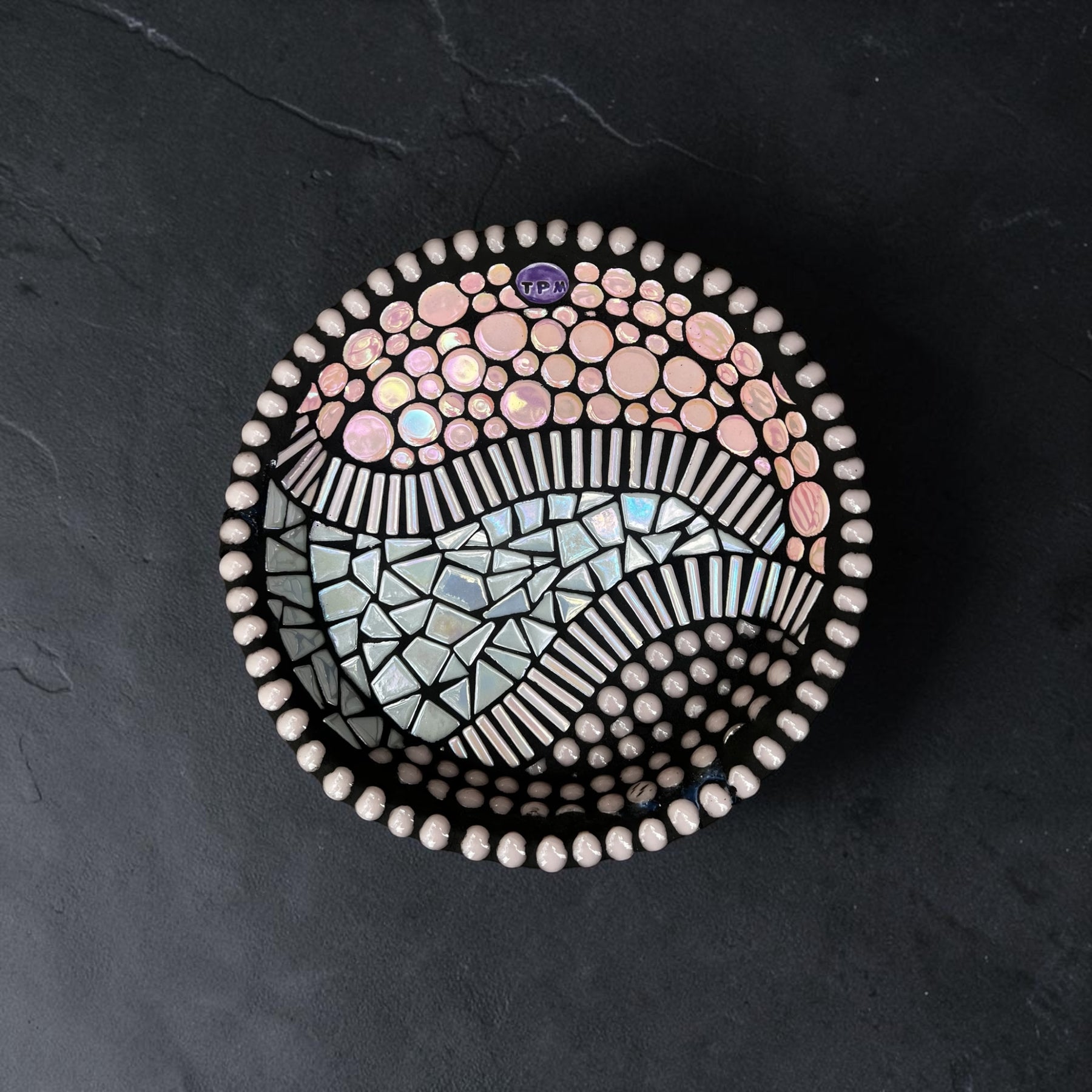 Mosaic Bee Bath. Pink.