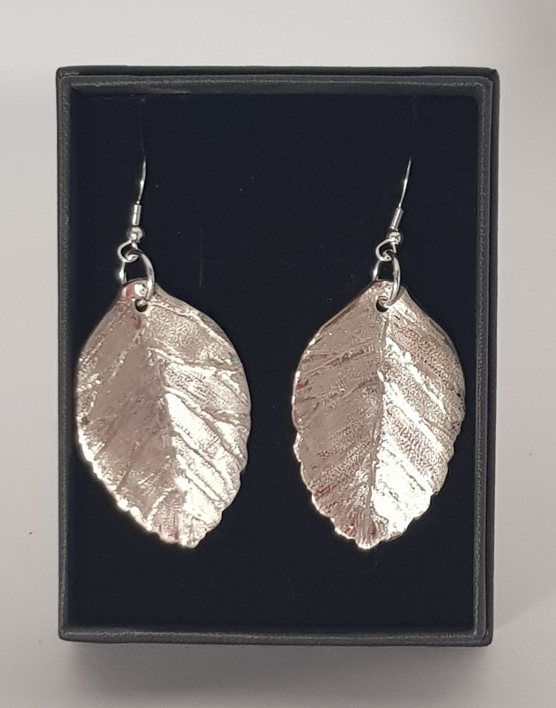 Small round leaf silver earrings #697AM/E