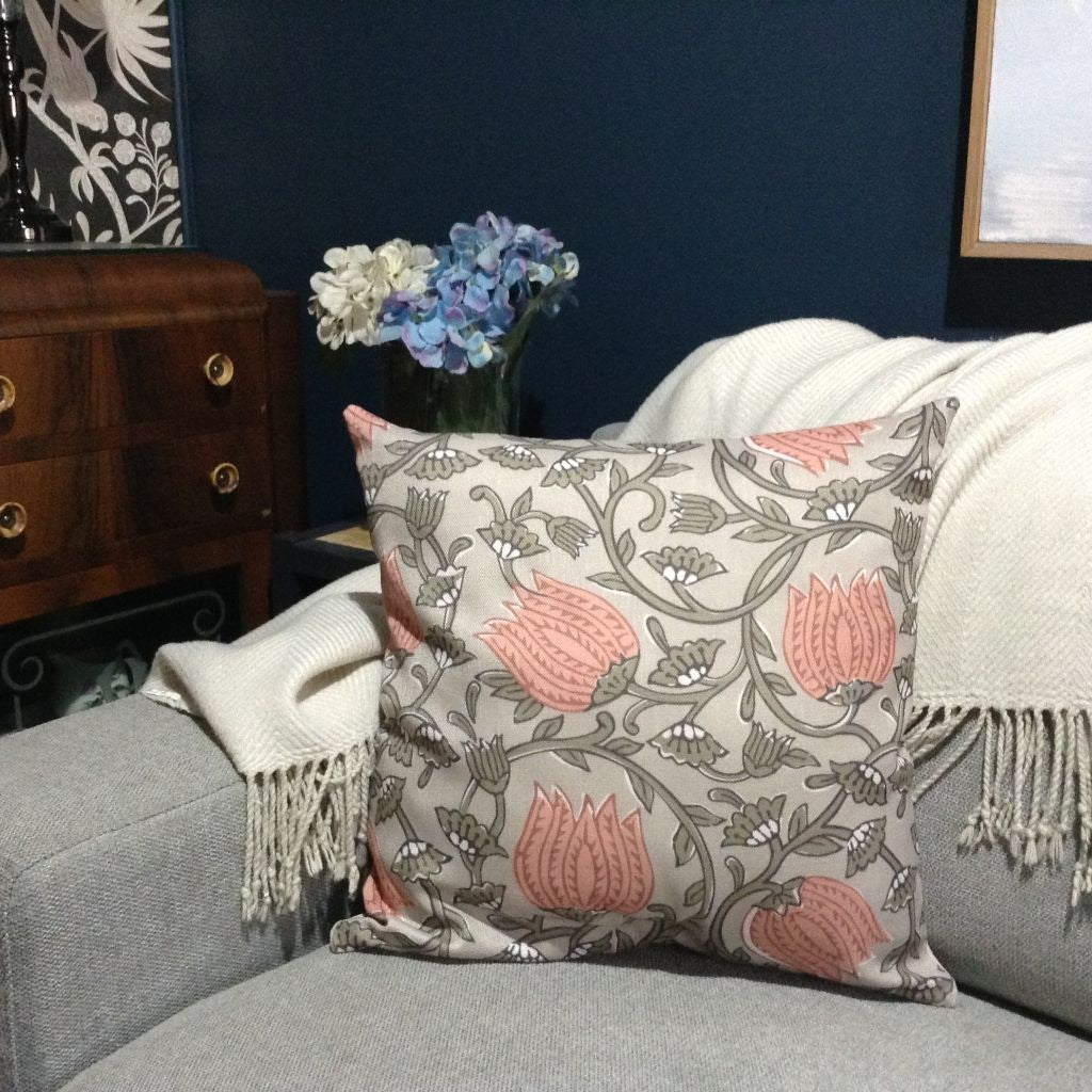 Elegant Native Floral Cushion Cover – Vintage Retro Style 45x45cm.