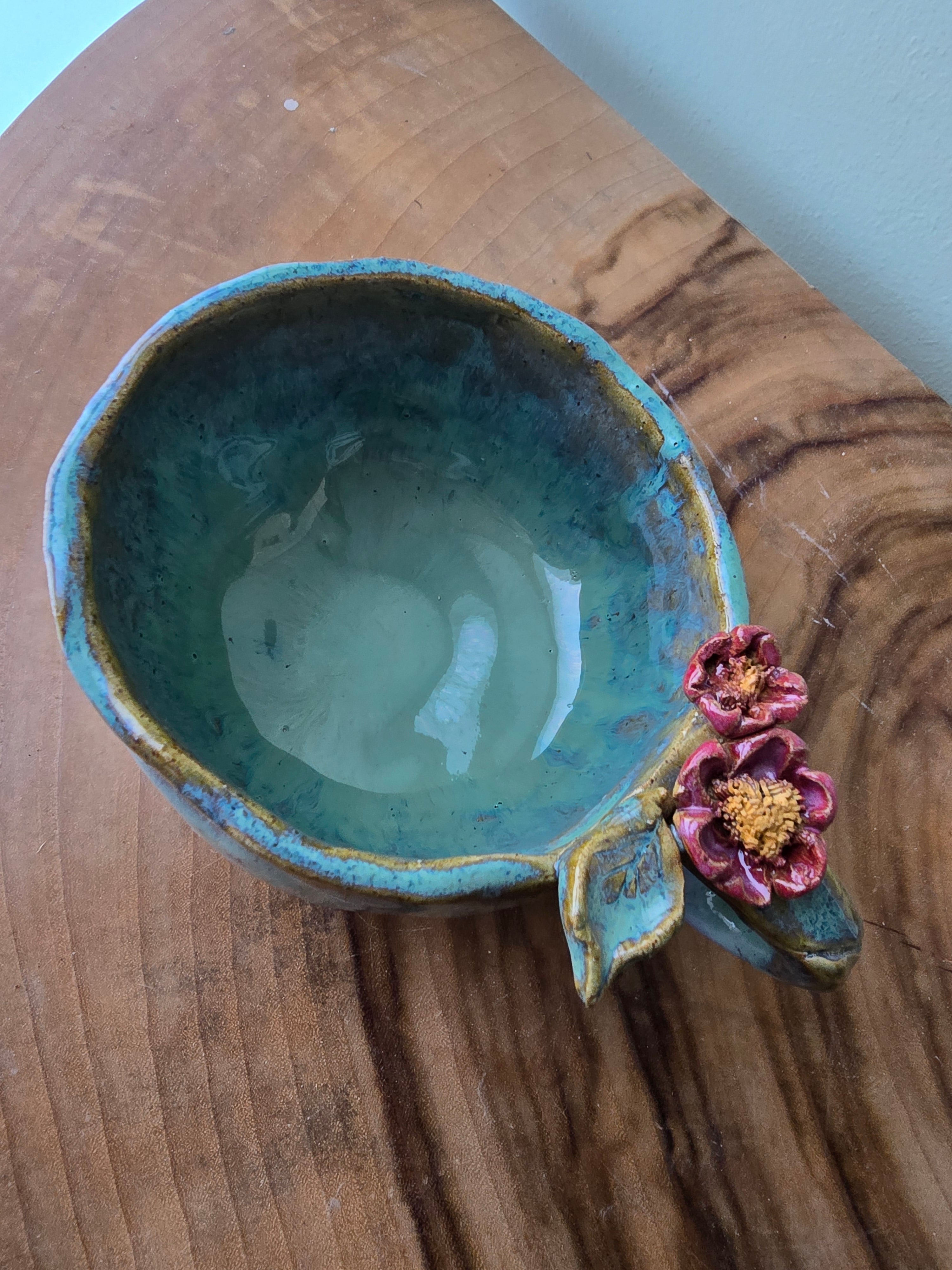 Pretty book cup