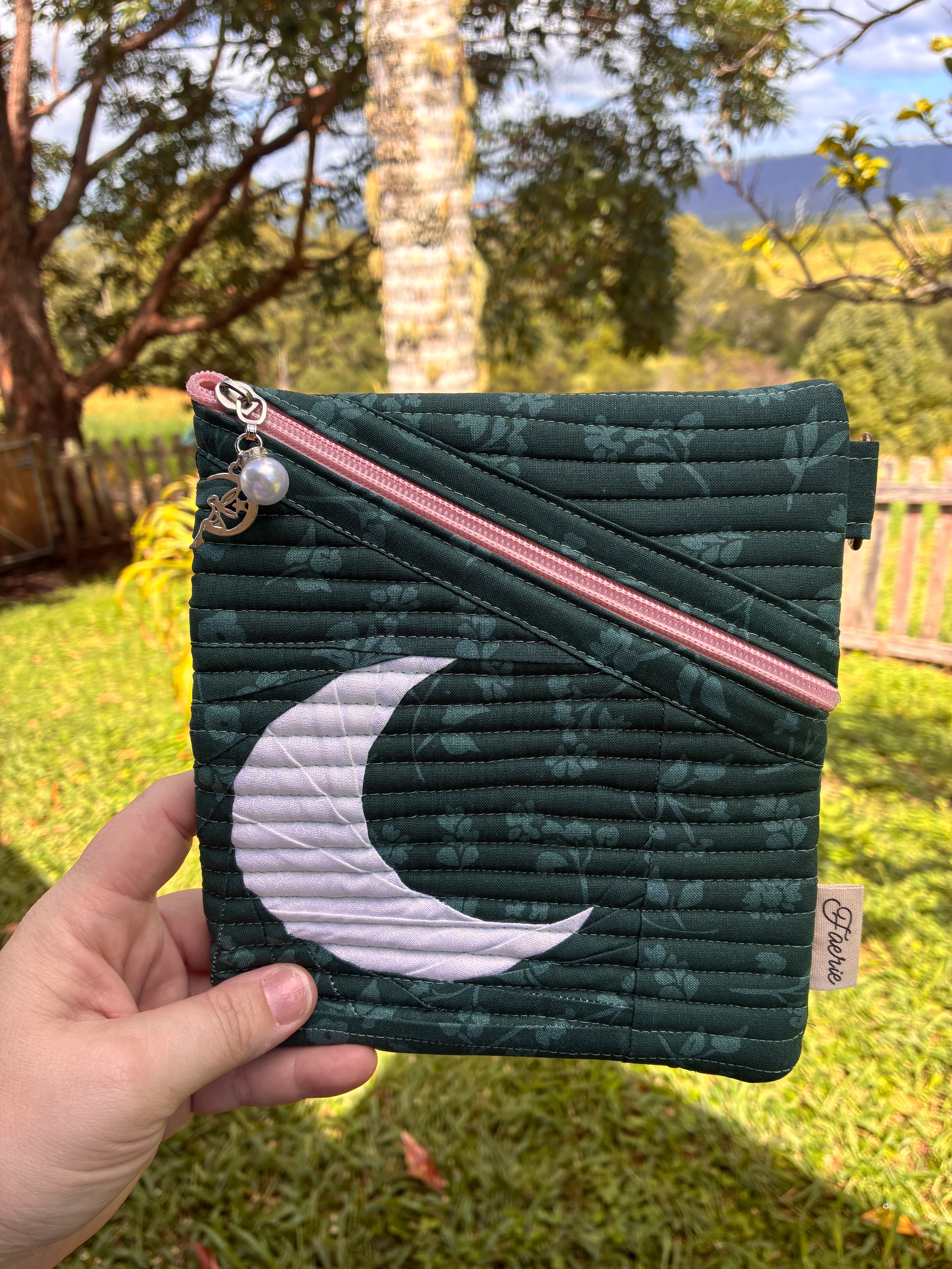 The Moon eReader Bag (Green)